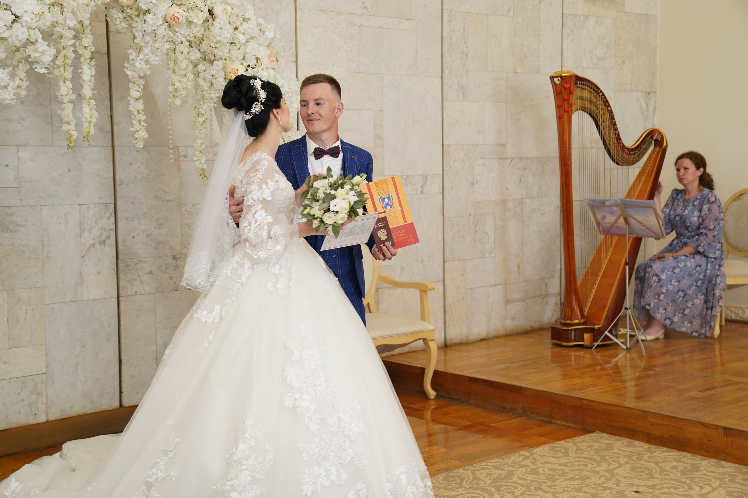 Макс и Анна. MEMENTO.Выпускные альбомы, школьные, юбилейные и другие книги. Ростов-на-Дону