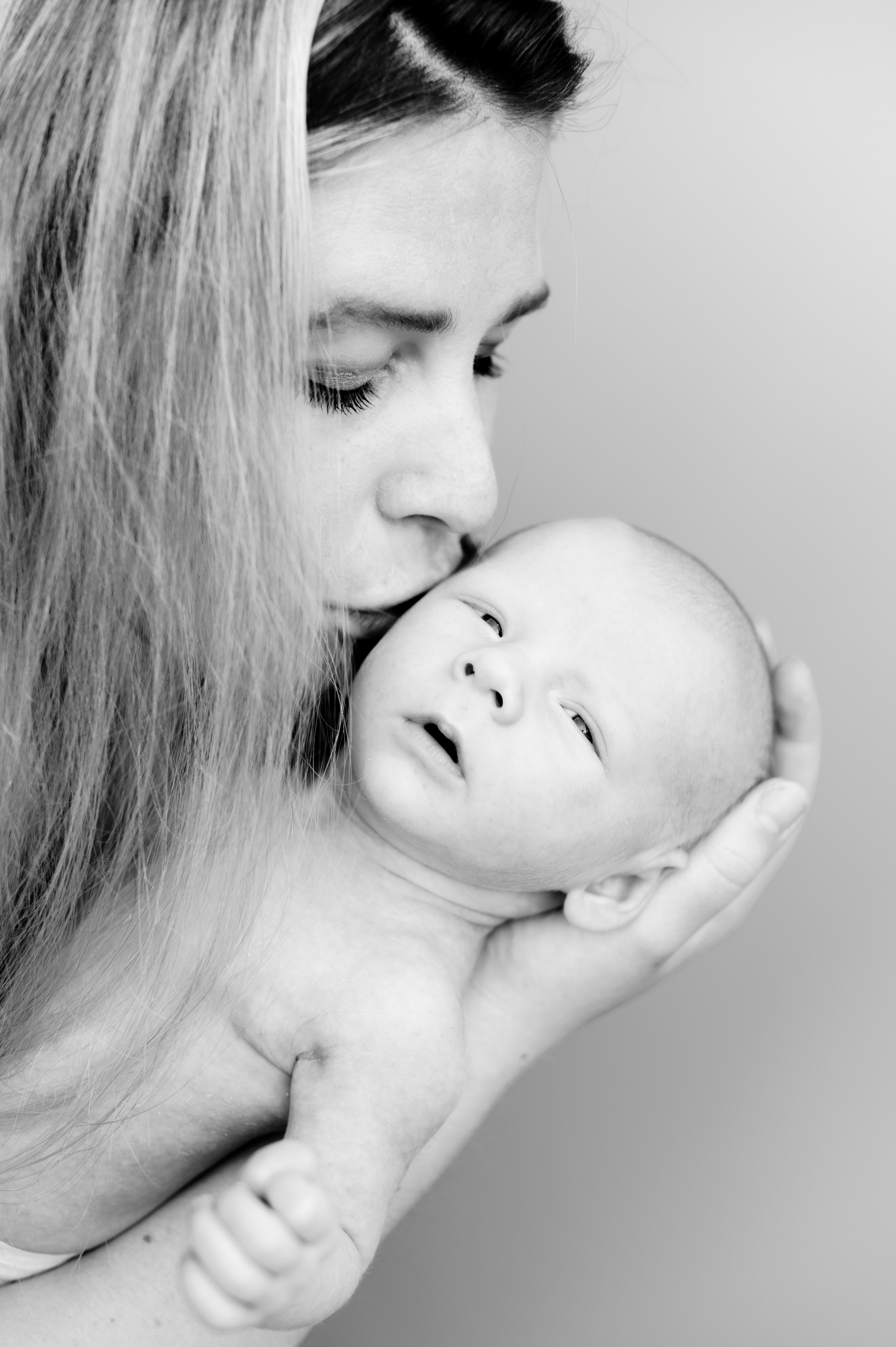 Lifestyle nyföddfotografering i Halmstad. Bröllops- och familjefotograf i Halmstad | Valentina