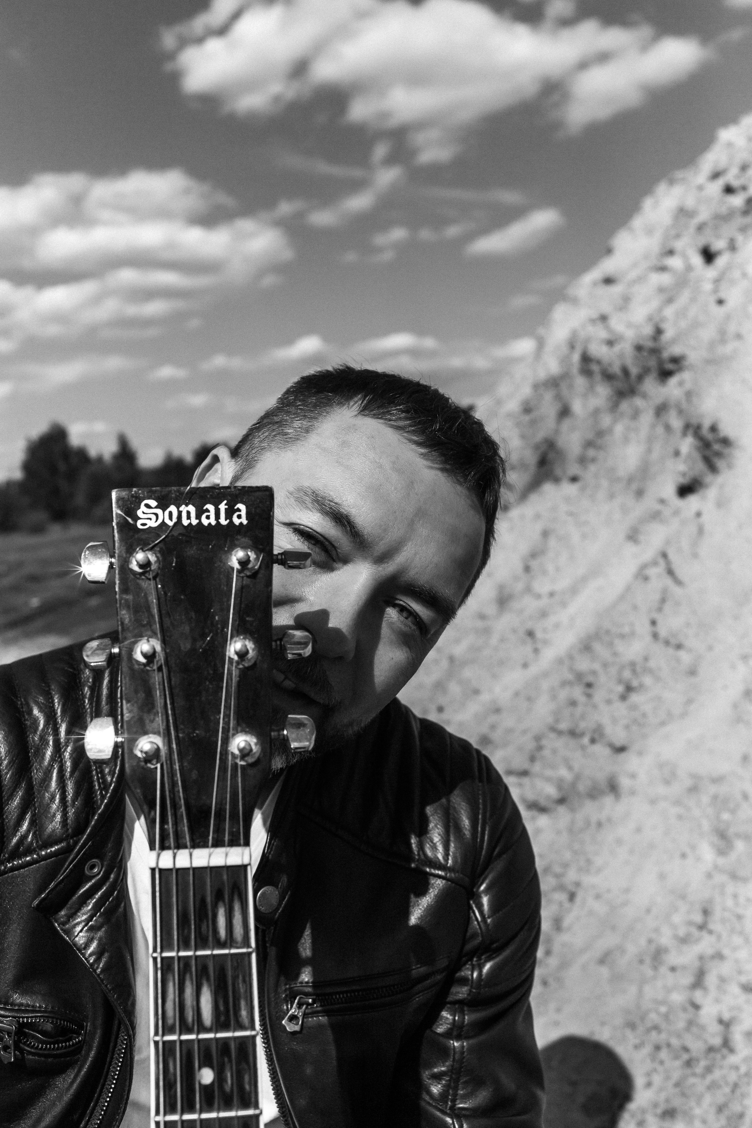 Гитара. Виски. Музыка. Сергеев Алексей. Фотограф