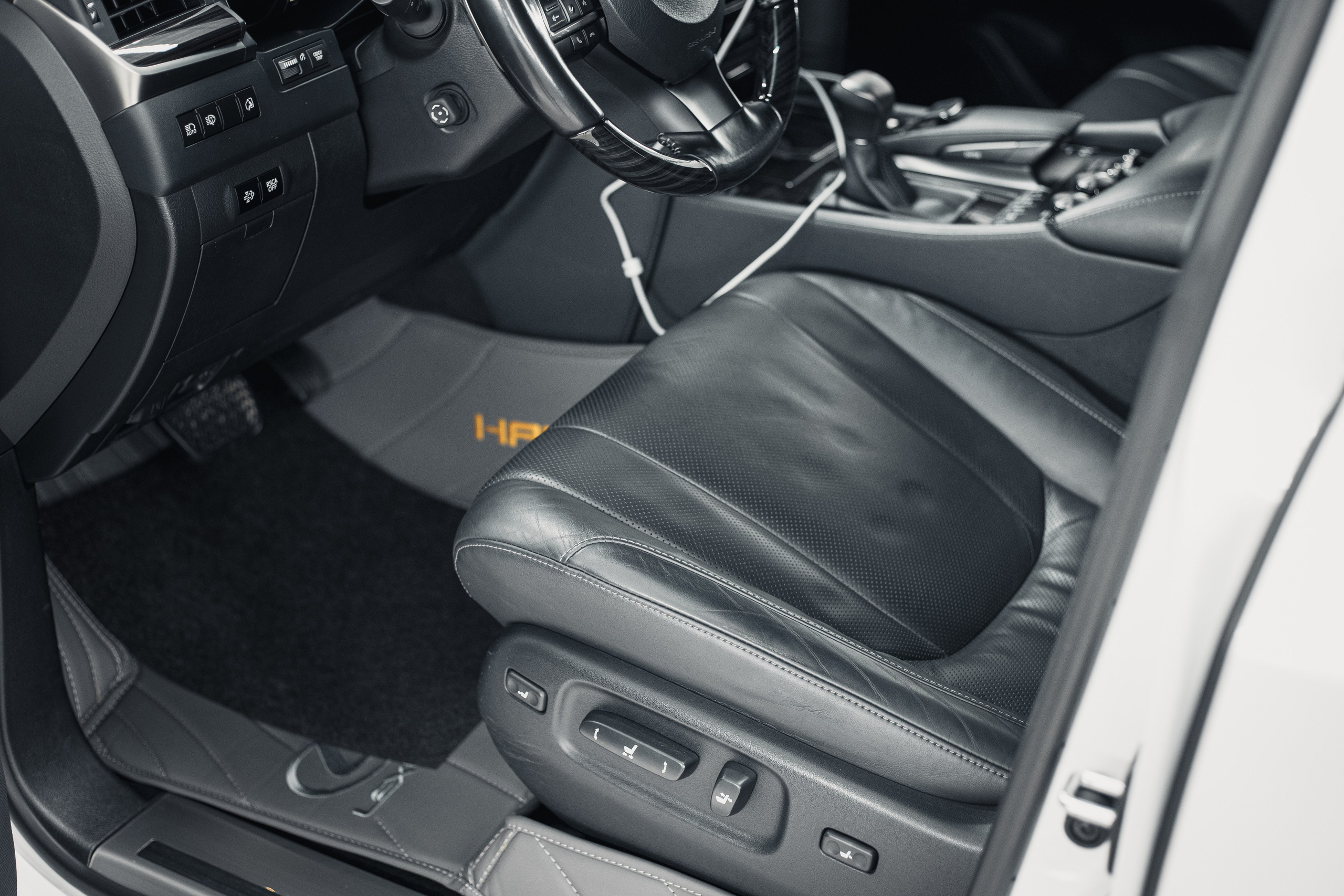 Переднее сиденье lexus LX570