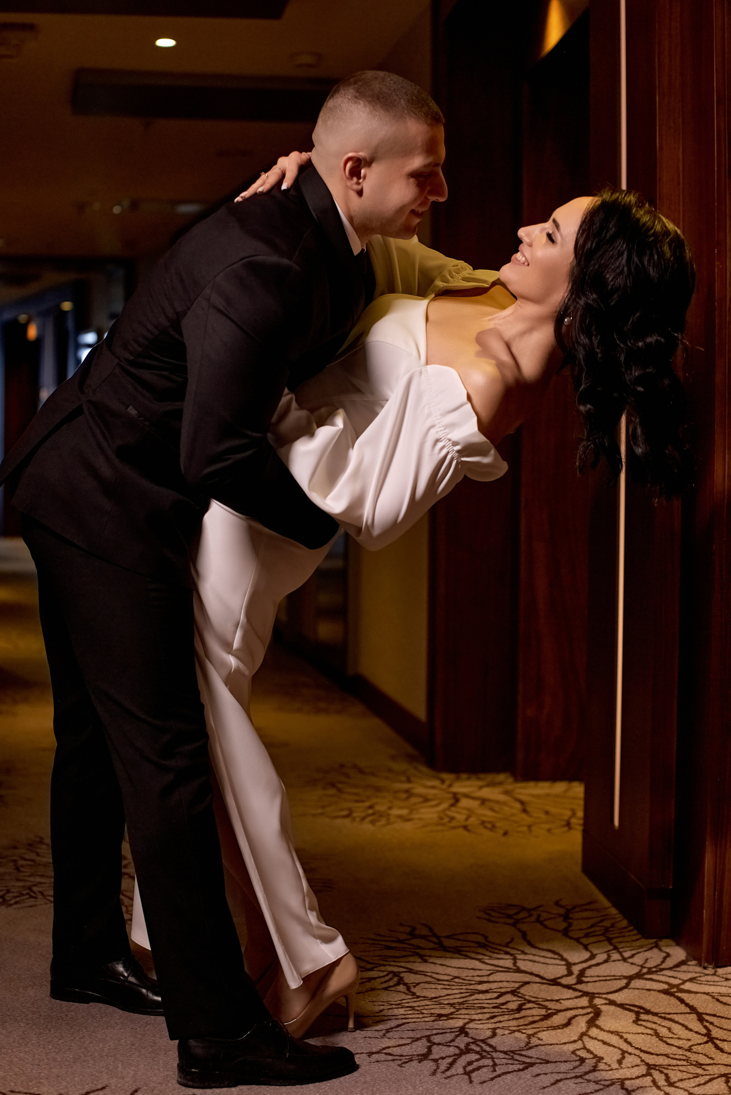 Совместные сборы в отеле. Свадебный и семейный фотограф в Минске и Минской области