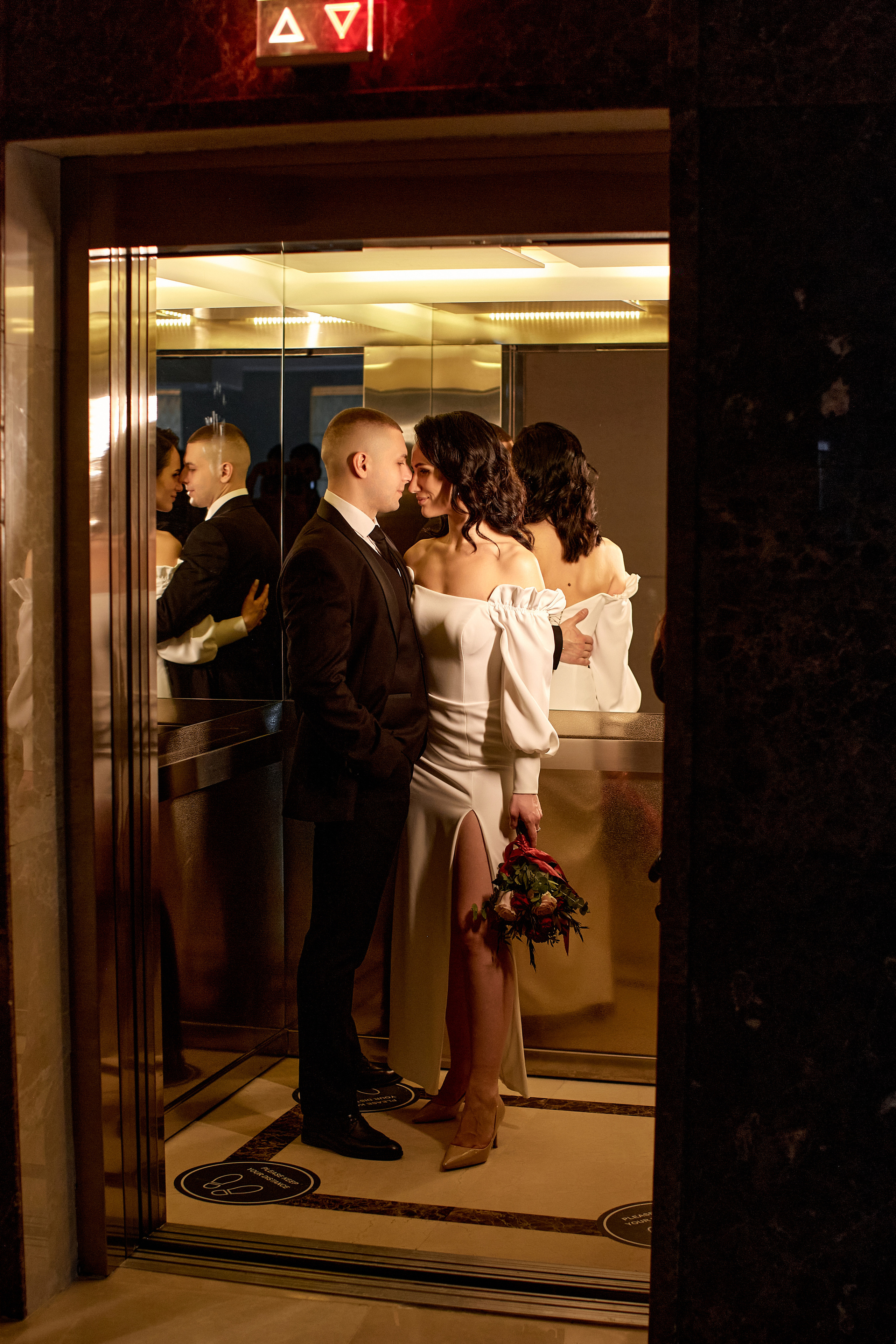 Совместные сборы в отеле. Свадебный и семейный фотограф в Минске и Минской области