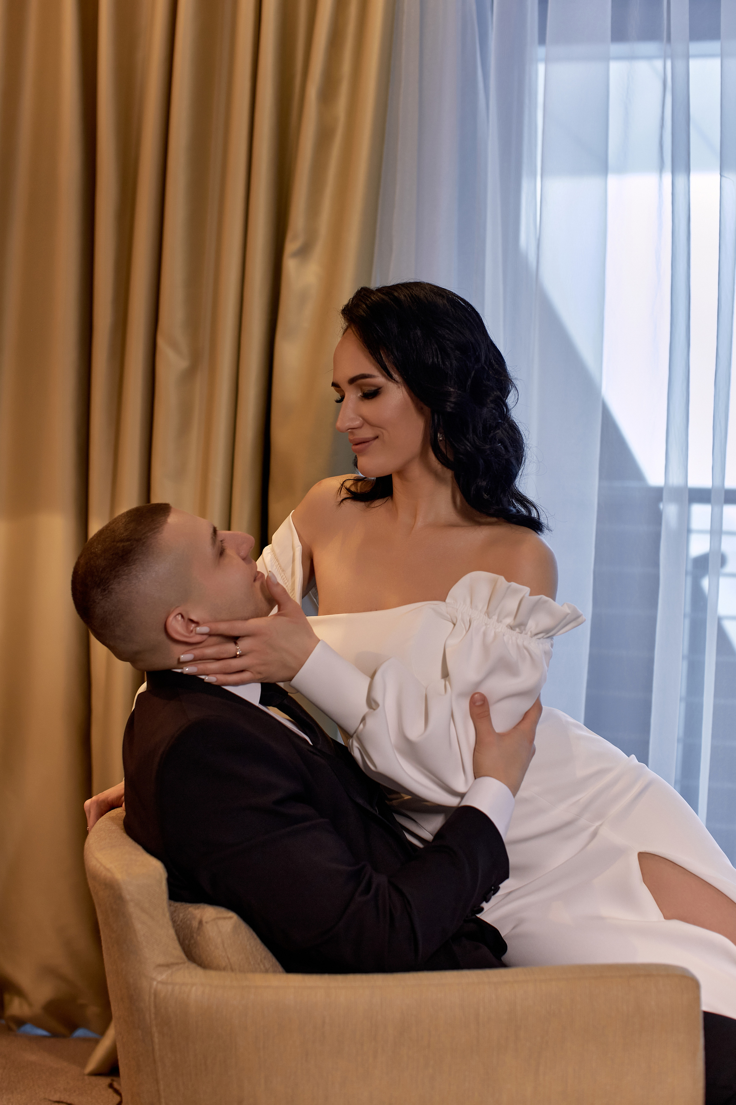 Совместные сборы в отеле. Свадебный и семейный фотограф в Минске и Минской области