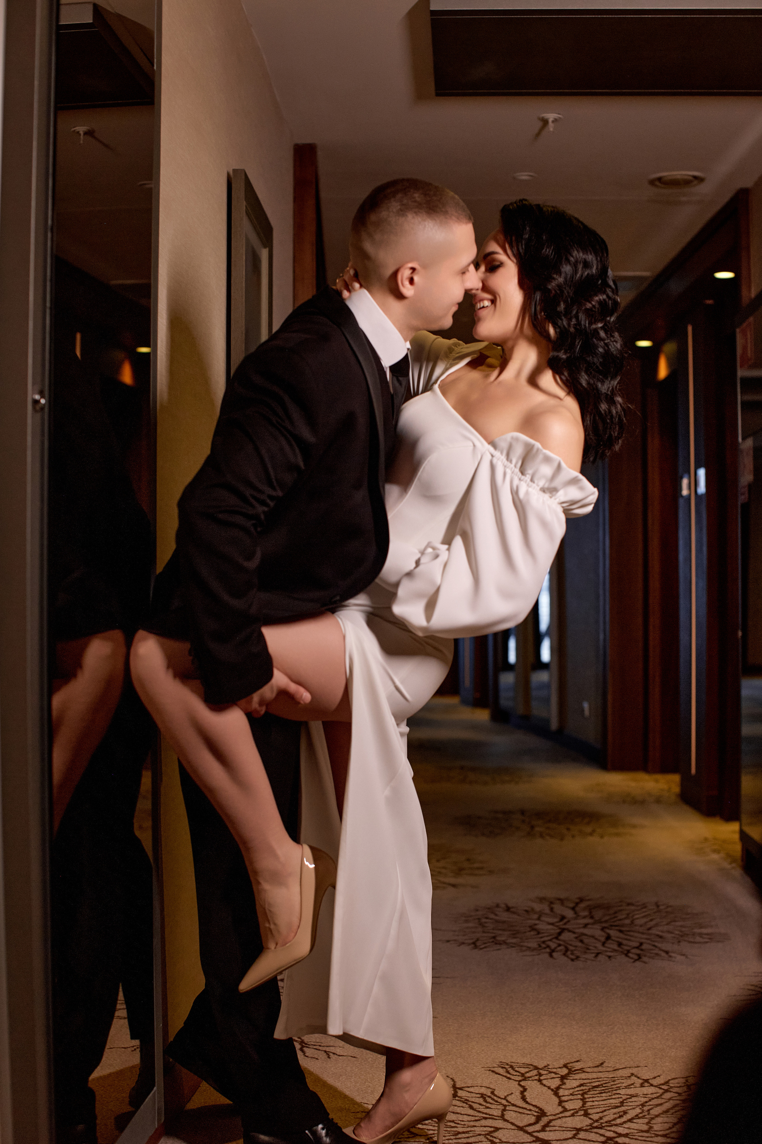 Совместные сборы в отеле. Свадебный и семейный фотограф в Минске и Минской области