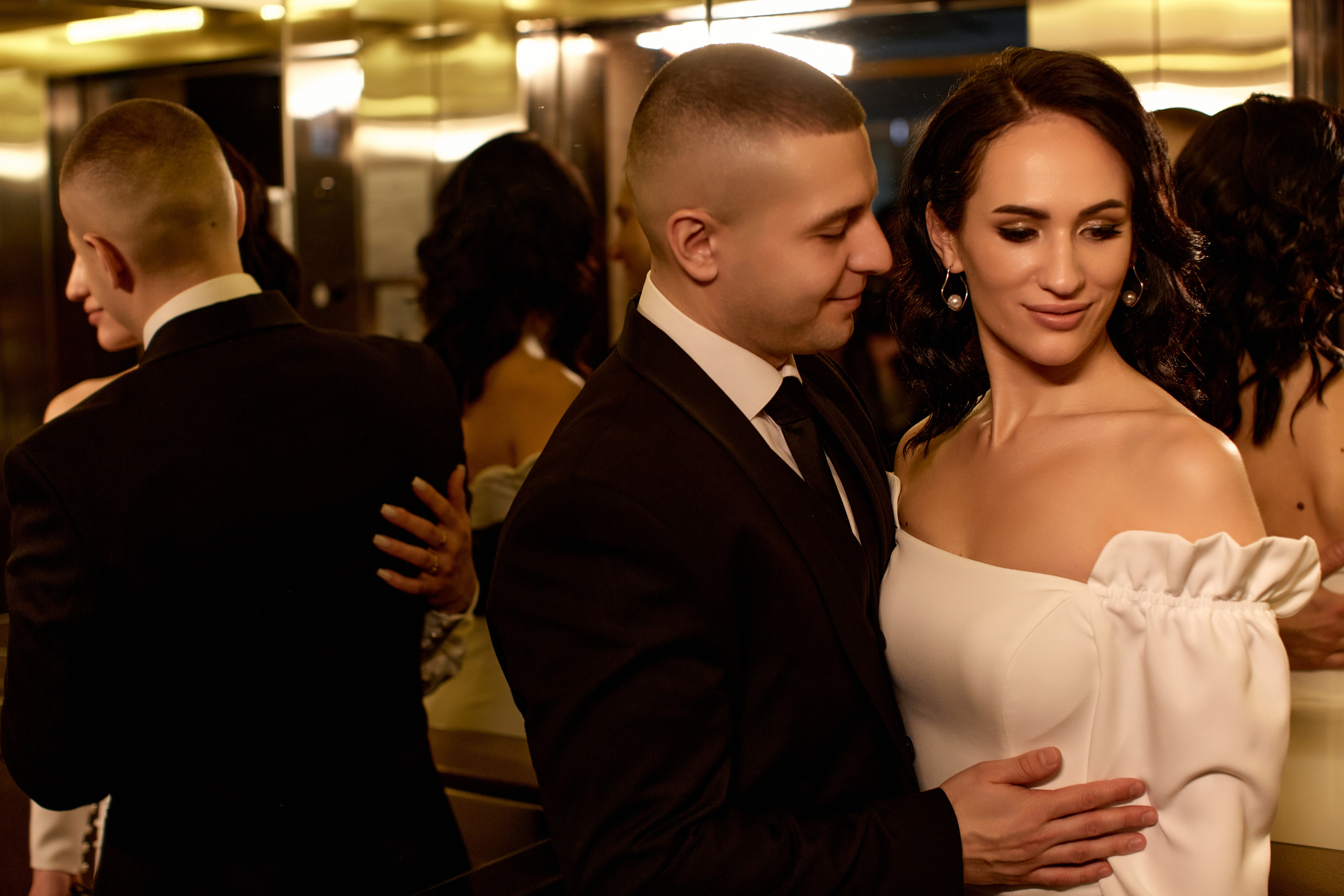 Совместные сборы в отеле. Свадебный и семейный фотограф в Минске и Минской области