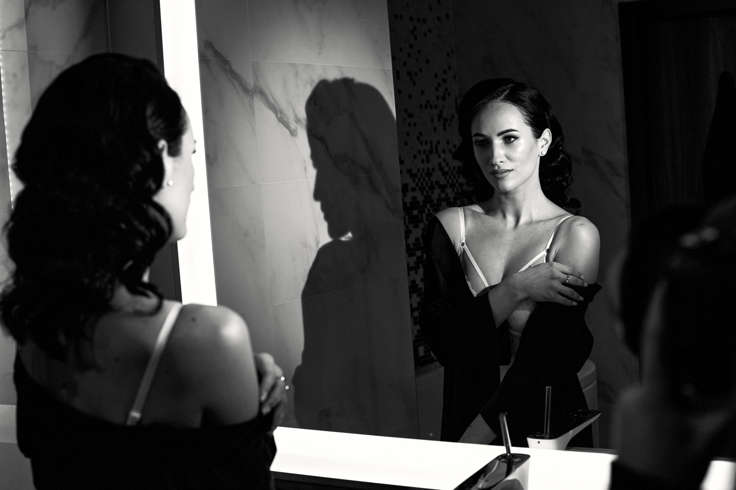 Совместные сборы в отеле. Свадебный и семейный фотограф в Минске и Минской области