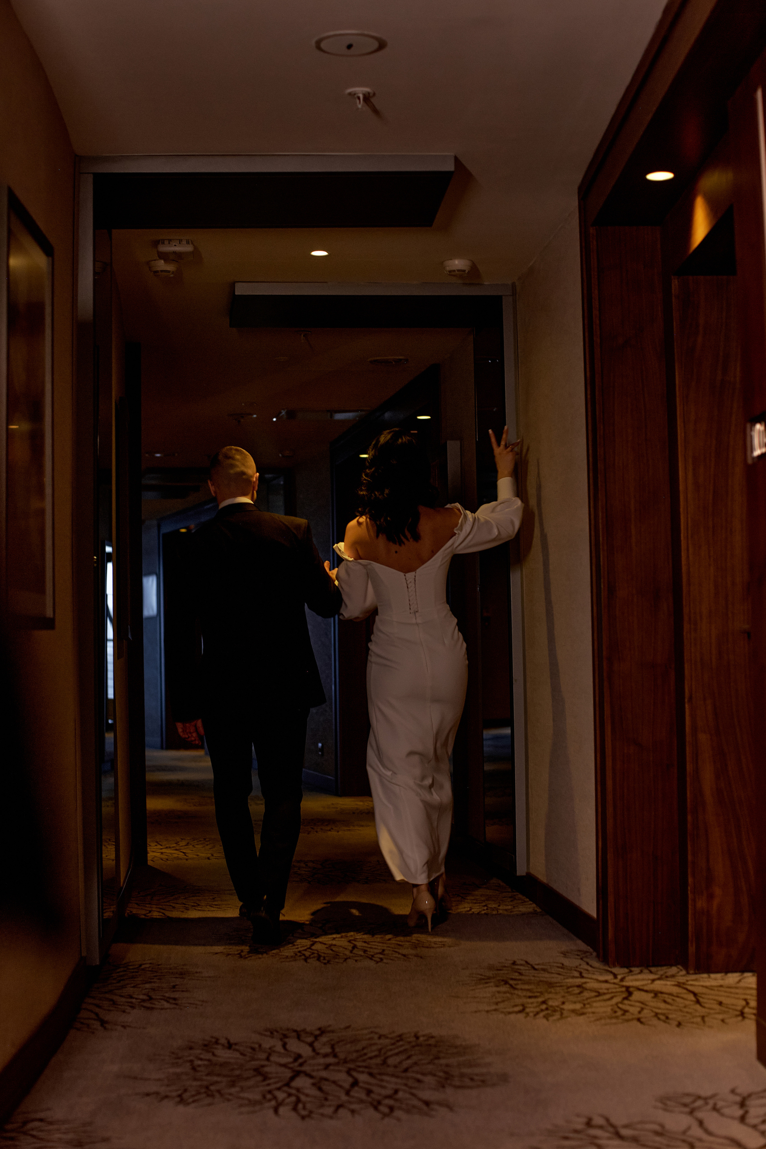 Совместные сборы в отеле. Свадебный и семейный фотограф в Минске и Минской области