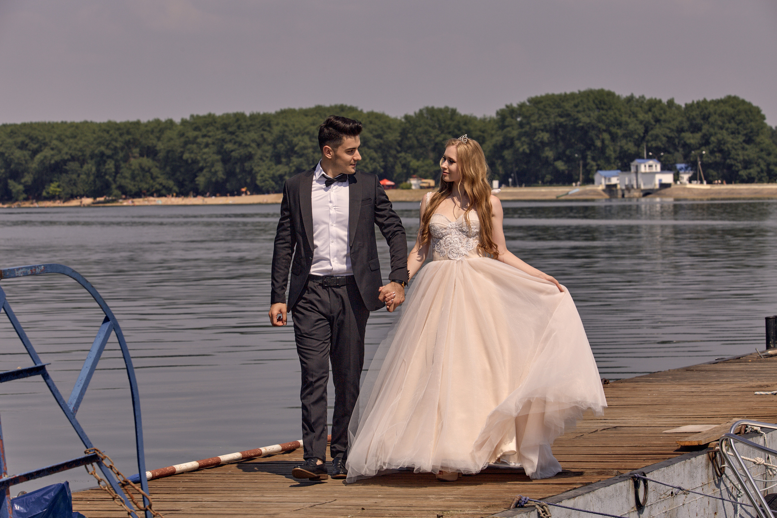 Свадебная прогулка. Свадебный и семейный фотограф в Минске и Минской области