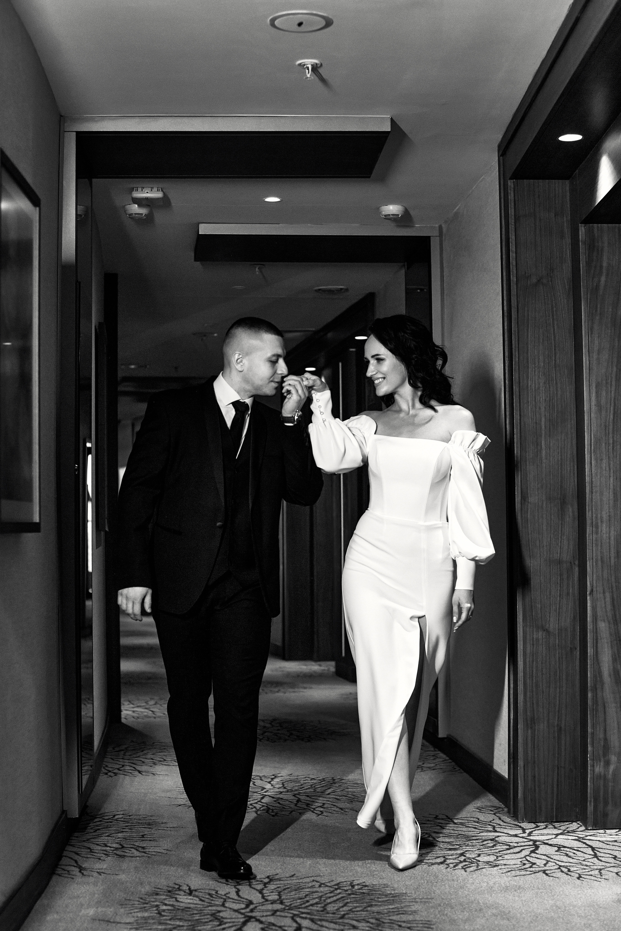 Совместные сборы в отеле. Свадебный и семейный фотограф в Минске и Минской области