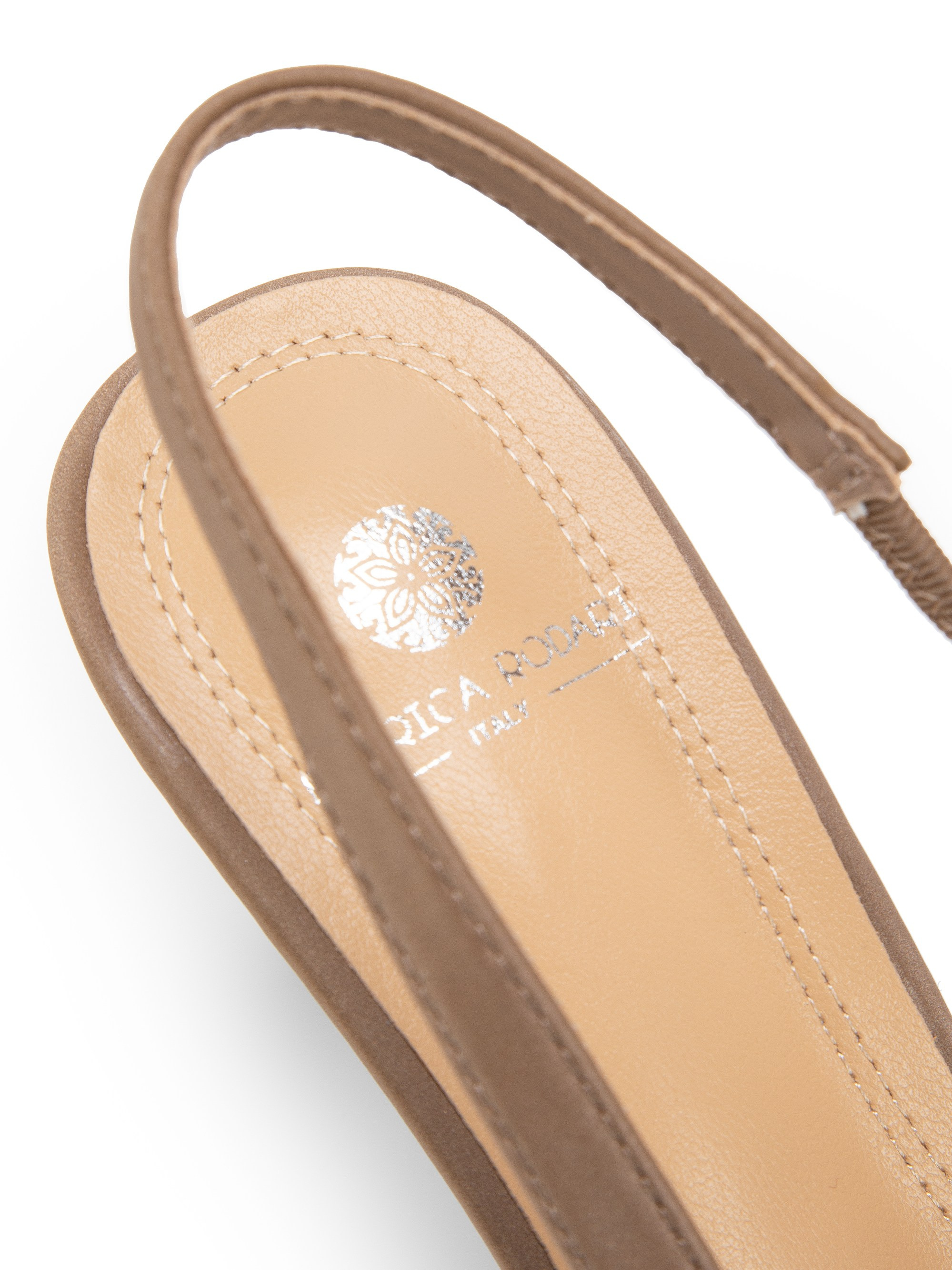 Каталожная фотография обуви. Фотограф в Москве Егор Гончаров