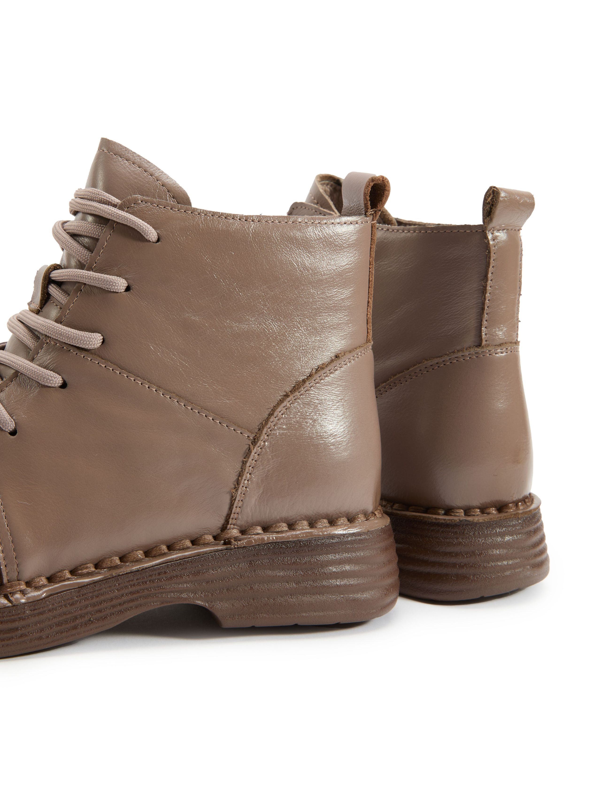 Каталожная фотография обуви. Фотограф в Москве Егор Гончаров