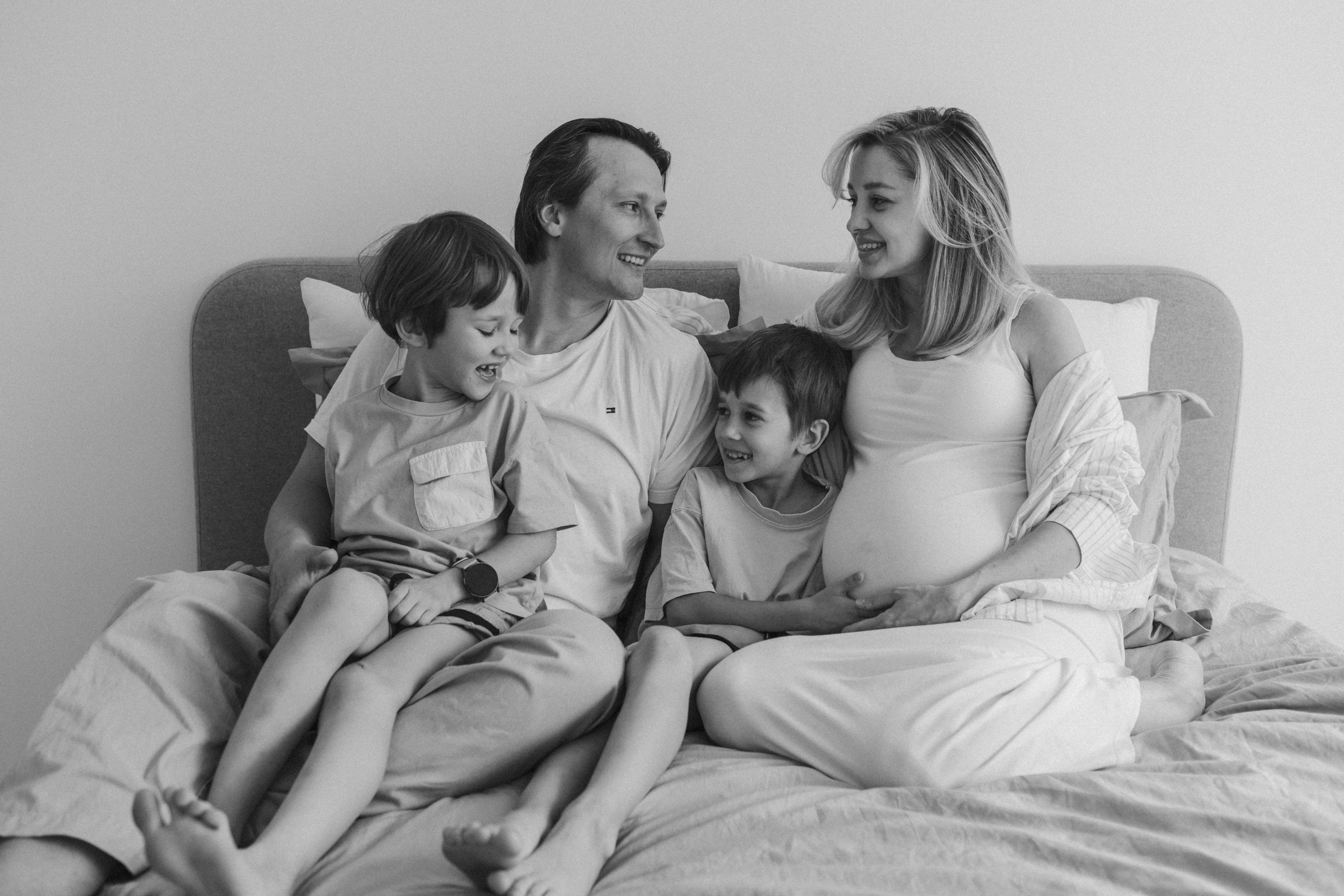 Катя, Паша, Валера и Родион ждут братика. Семейный фотограф в Москве