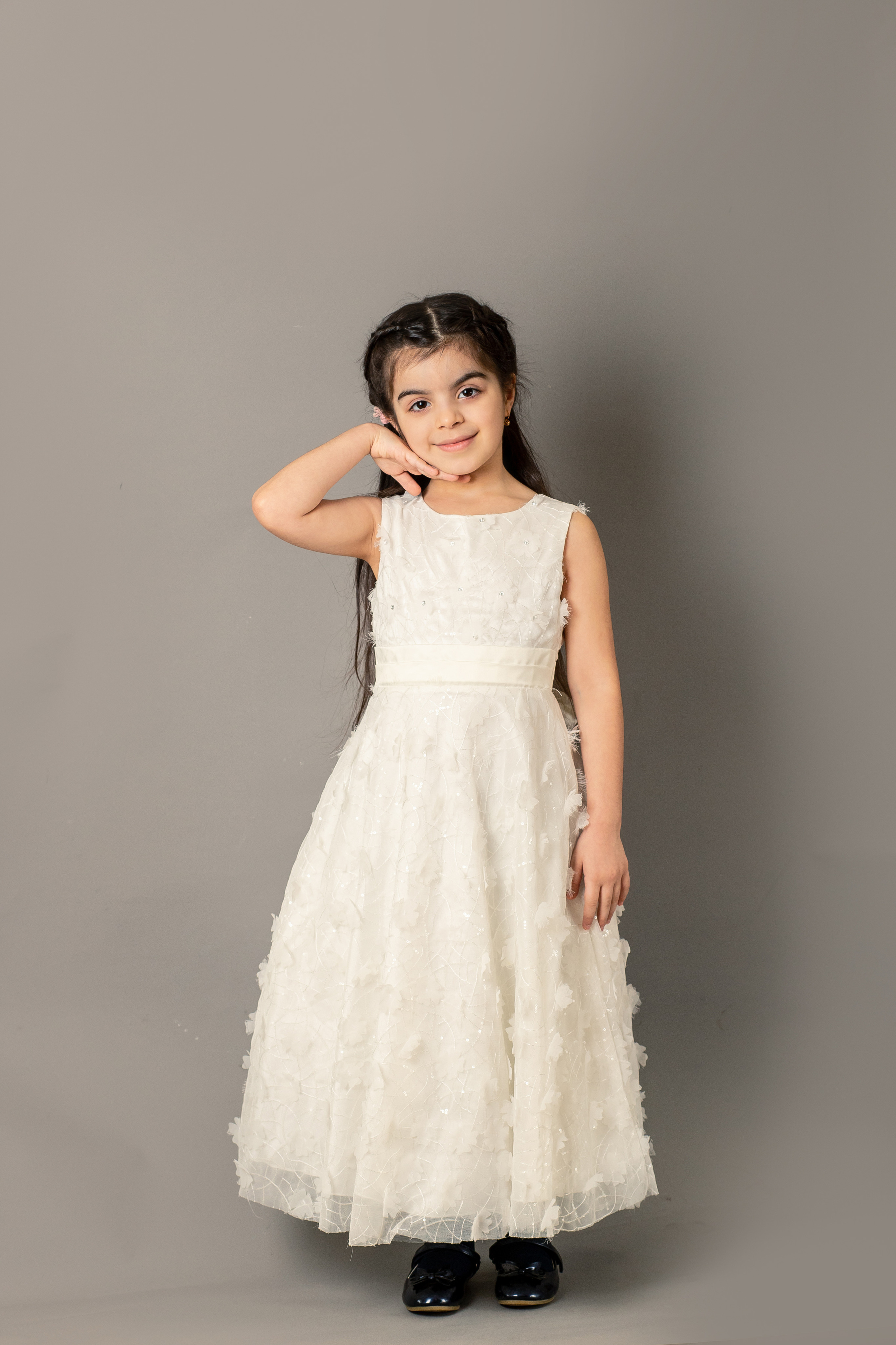 девочка в белом платье фото