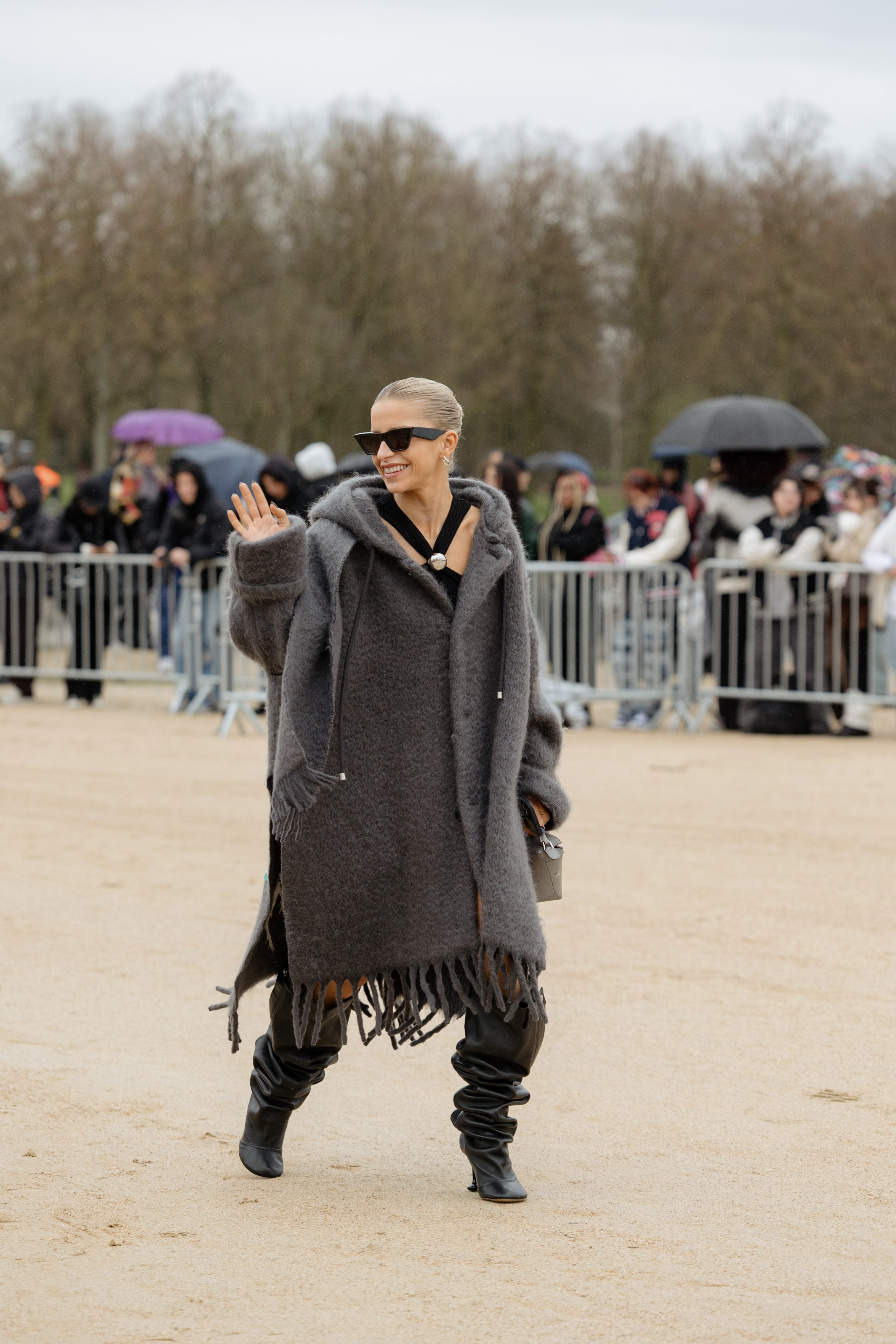 LOEWE PFW WOMENSWEAR FALL-WINTER 24/25. Photographer in Milan Ivan Goncharov