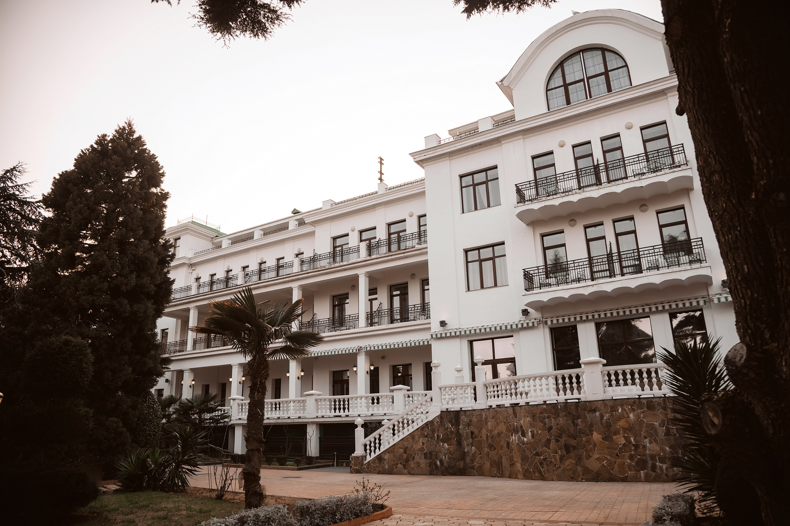 Свадебная фотосессия в отеле RIVIERA SUNRISE RESORT & SPA. Свадебный и семейный фотограф и видеограф, Крым, Москва, Санкт -Петербург