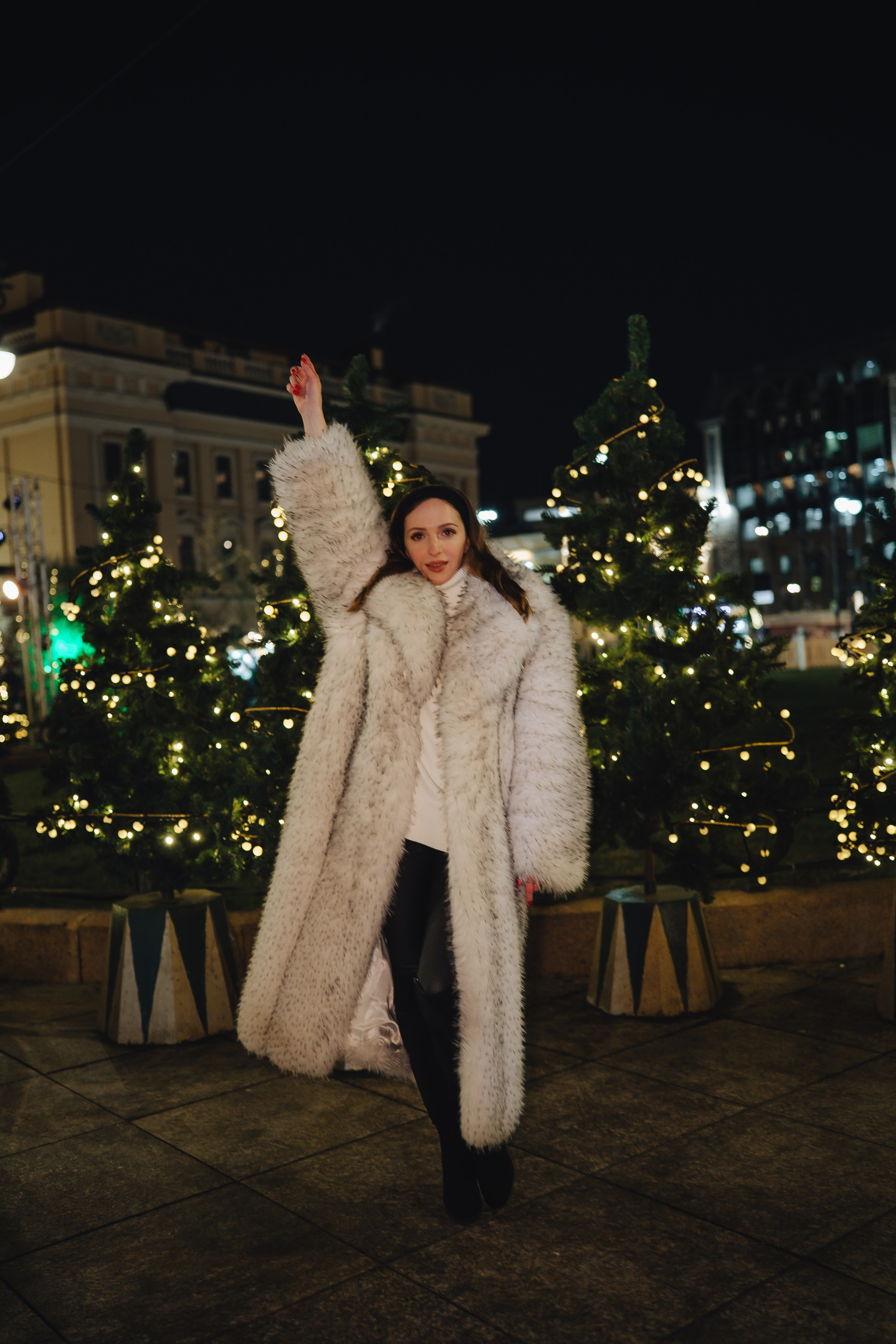 ПРОГУЛКА НА МАНЕЖНОЙ ПЛОЩАДИ ДЛЯ ДЕВУШКИ ПЕРЕД НОВЫМ ГОДОМ (НОВОГОДНЯЯ ФОТОСЕССИИЯ НА МАНЕЖНОЙ ПЛОЩАДИ). Профессиональный фотограф, Санкт-Петербург — Виктория Богомолова