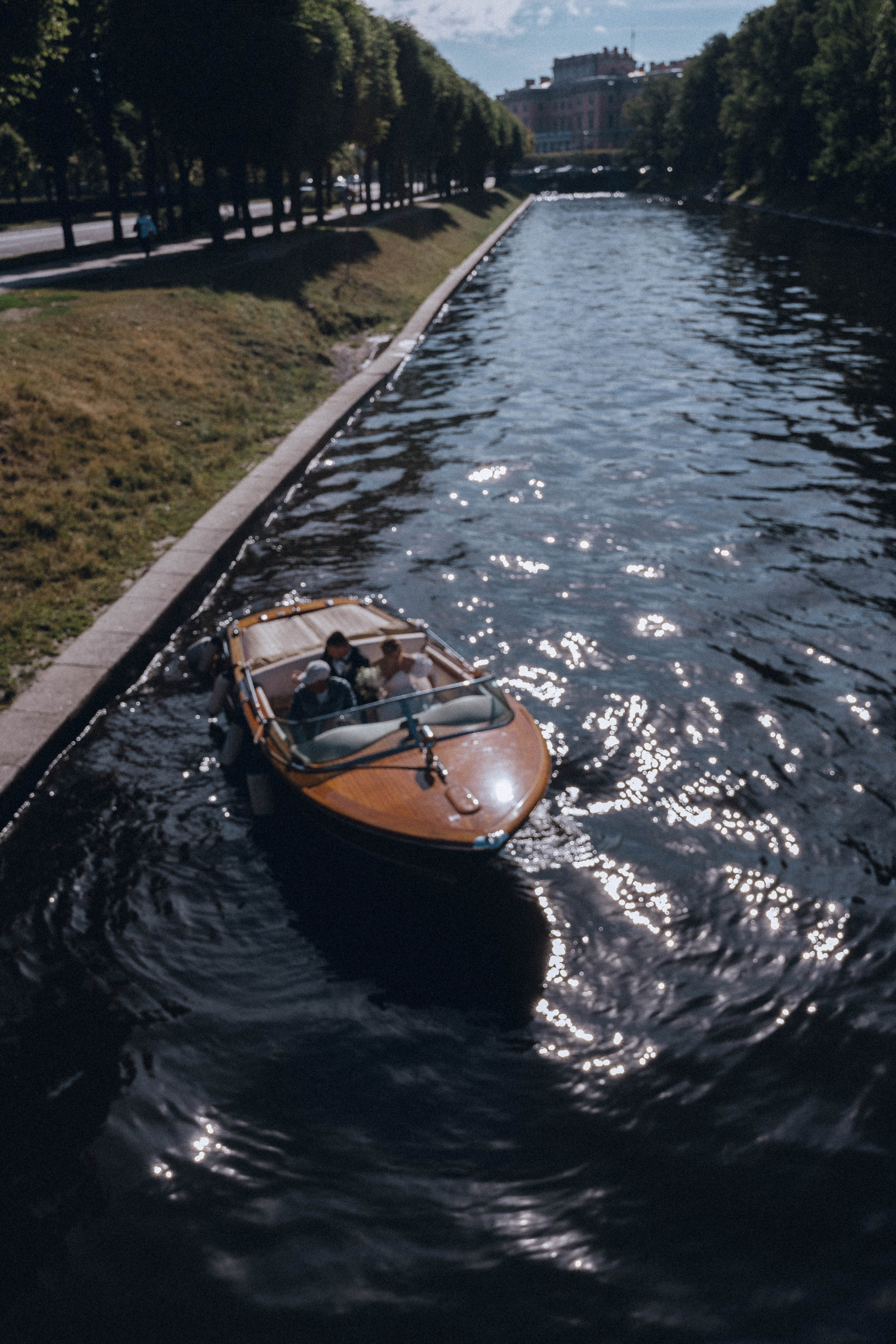 СВАДЕНБНАЯ СЬЕМКА НА КАТЕРЕ ПО КАНАЛАМ САНКТ-ПЕТЕРБУРГА И В АКВАТОРИИ НЕВЫ. Профессиональный фотограф, Санкт-Петербург — Виктория Богомолова