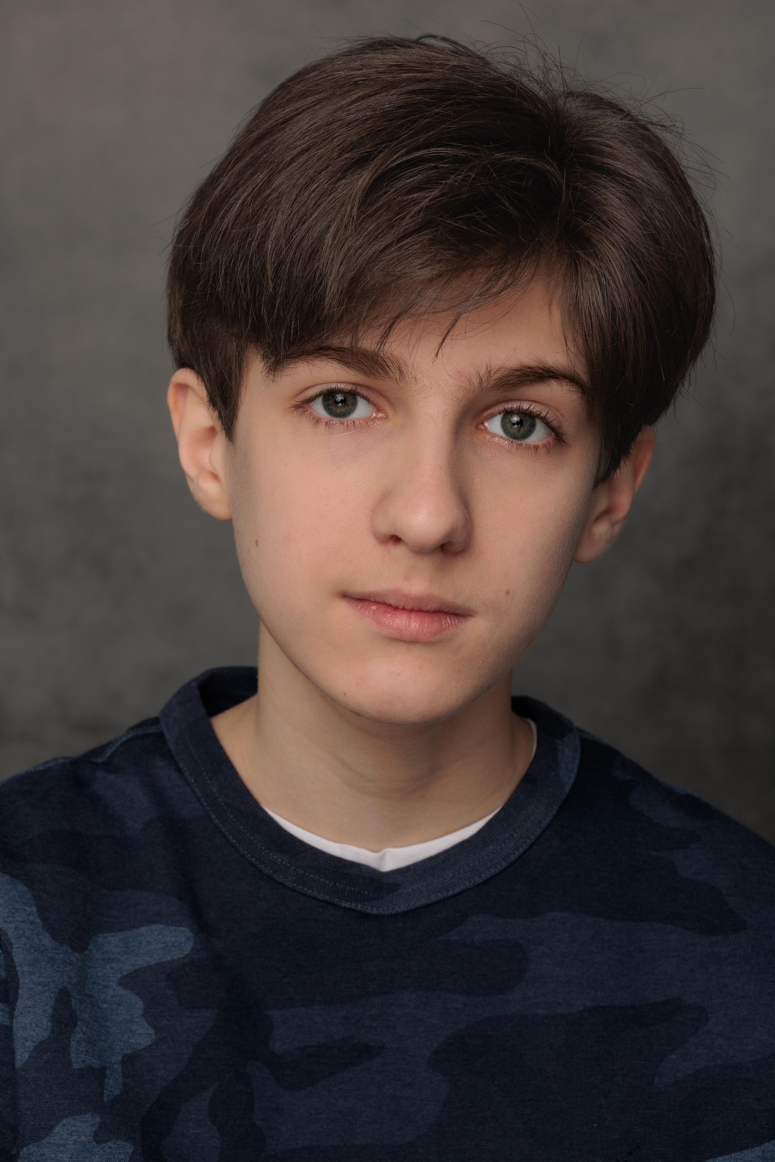 АРТЕМ. Я фотограф из Москвы к Вашим услугам