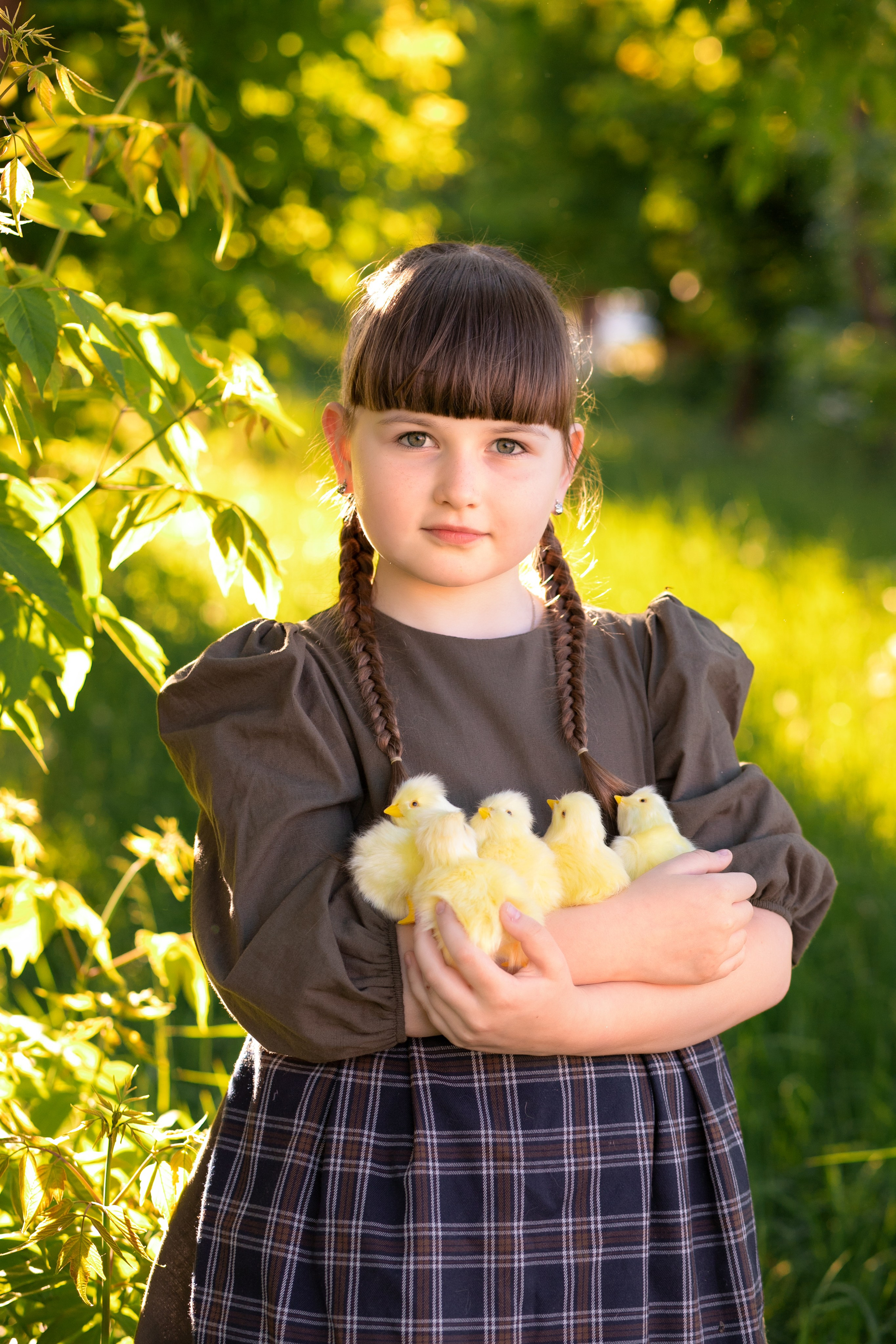 Девочка и цыплята. Фотограф Кравченко Юлия. Энгельс