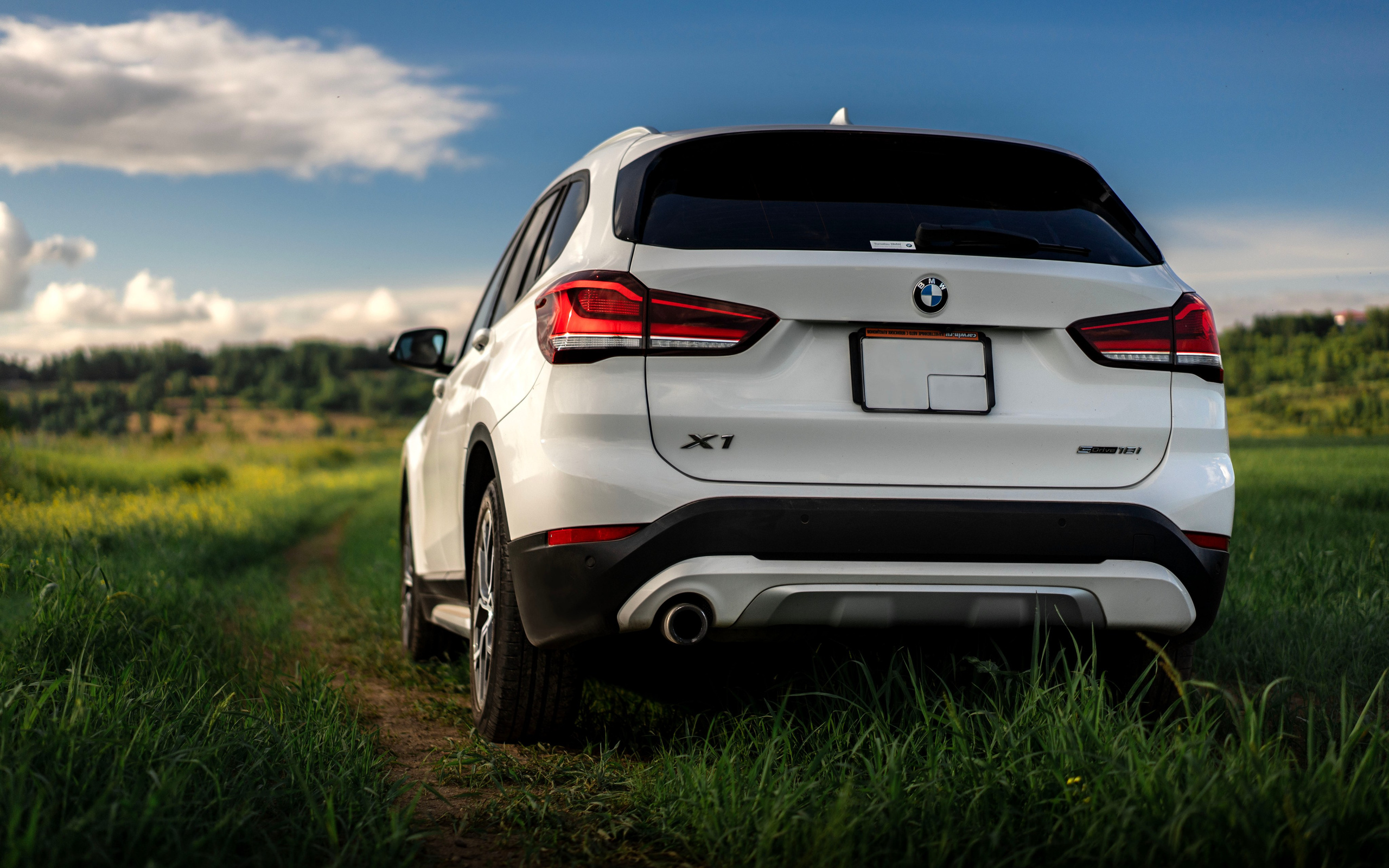 BMW X1. Автомобильный фотограф 3VIPHOTO #Томск