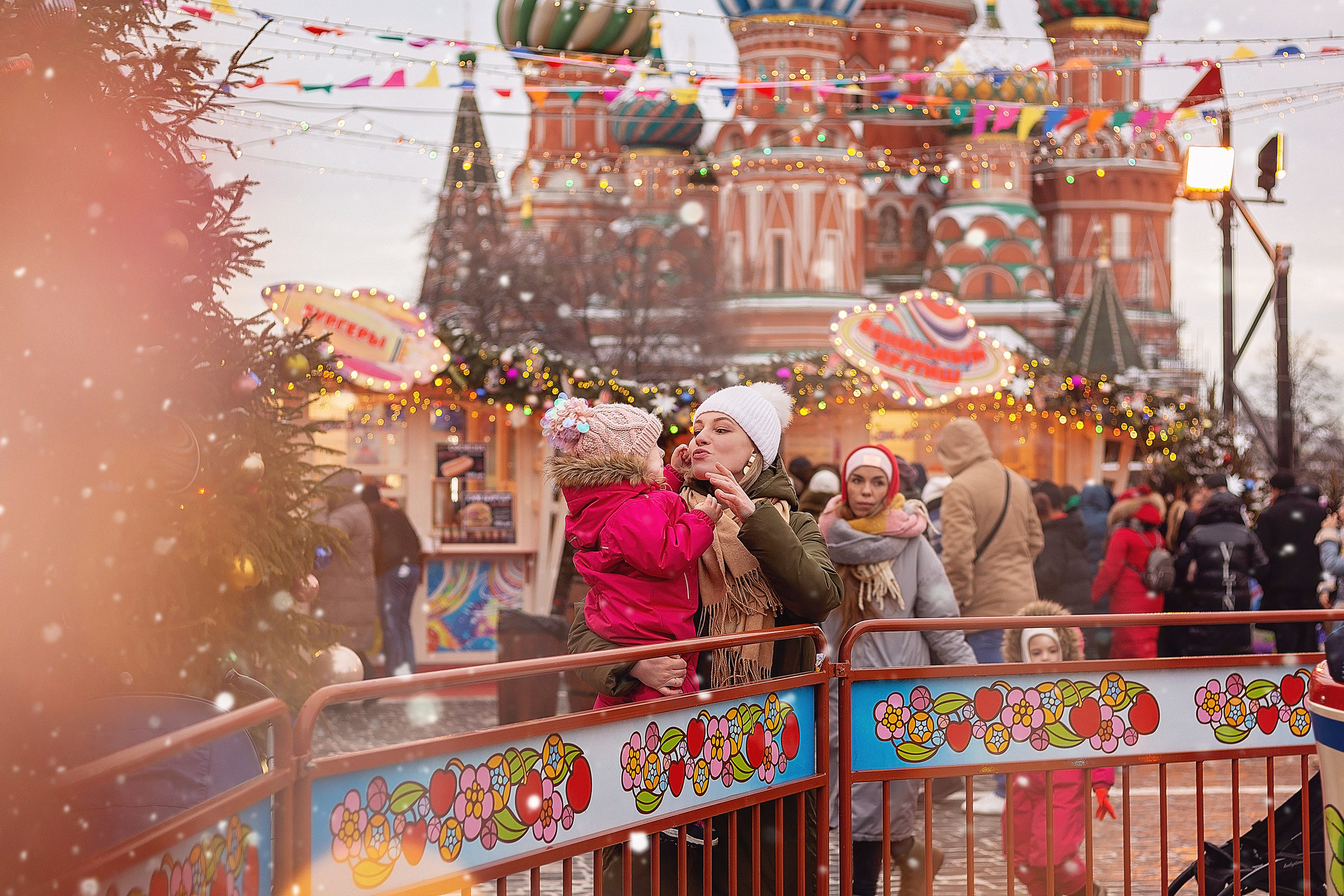 Оля и Саша, ГУМ-Ярмарка. Фотограф в Москве Ксения Мокрушина | Brand & Women photographer