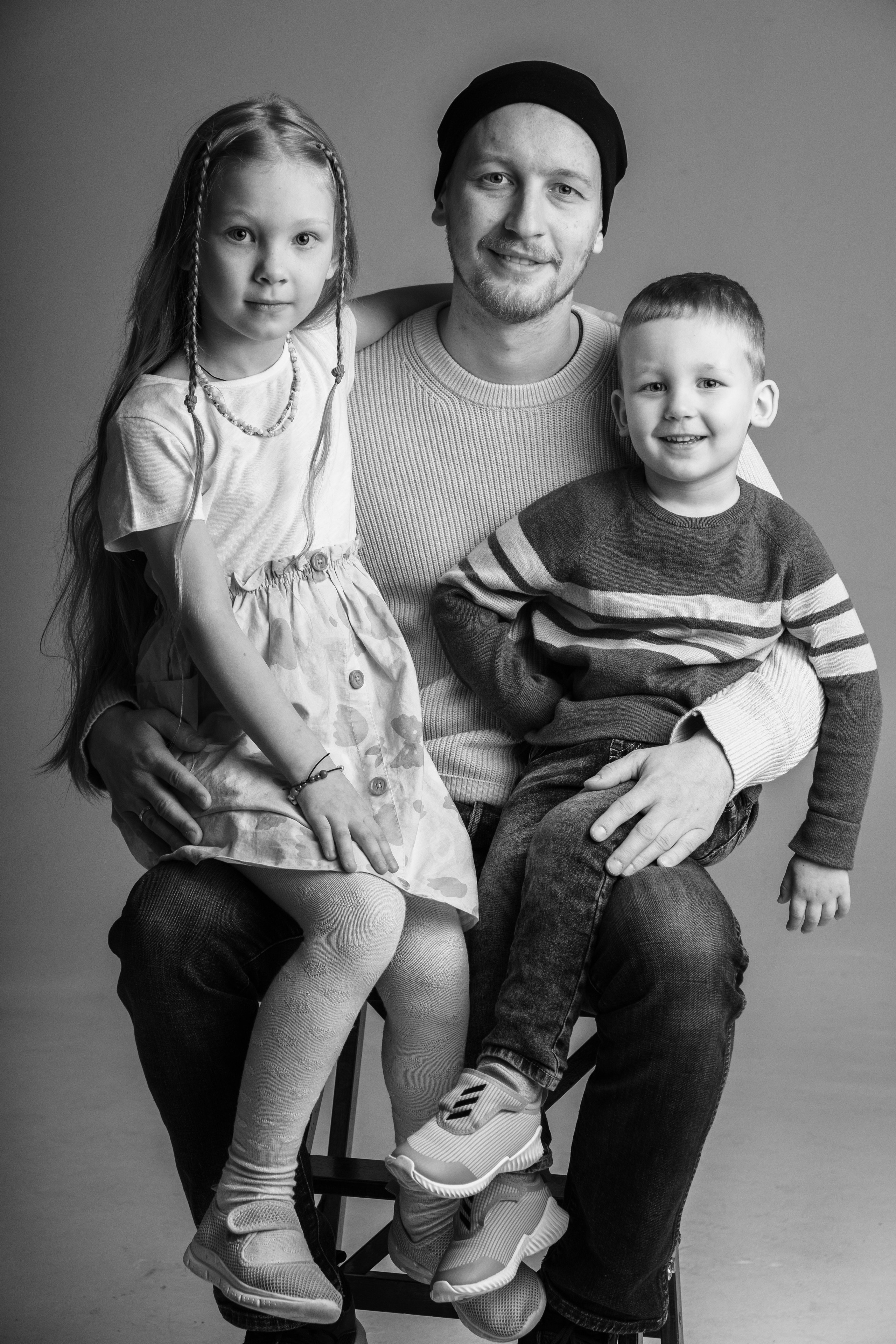 Bio and contacts. Sia Levine Design