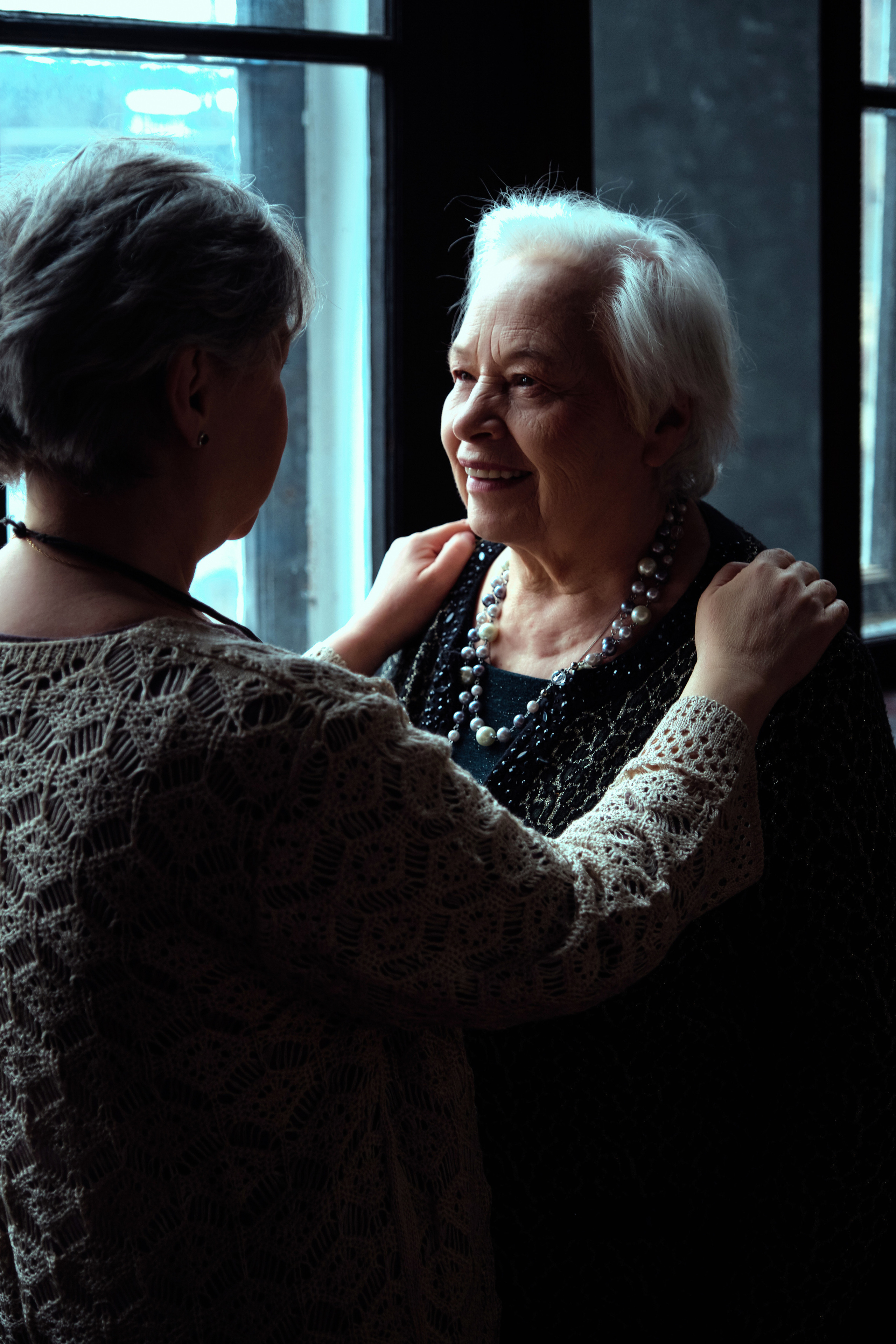 Bio and contacts. Sia Levine Design