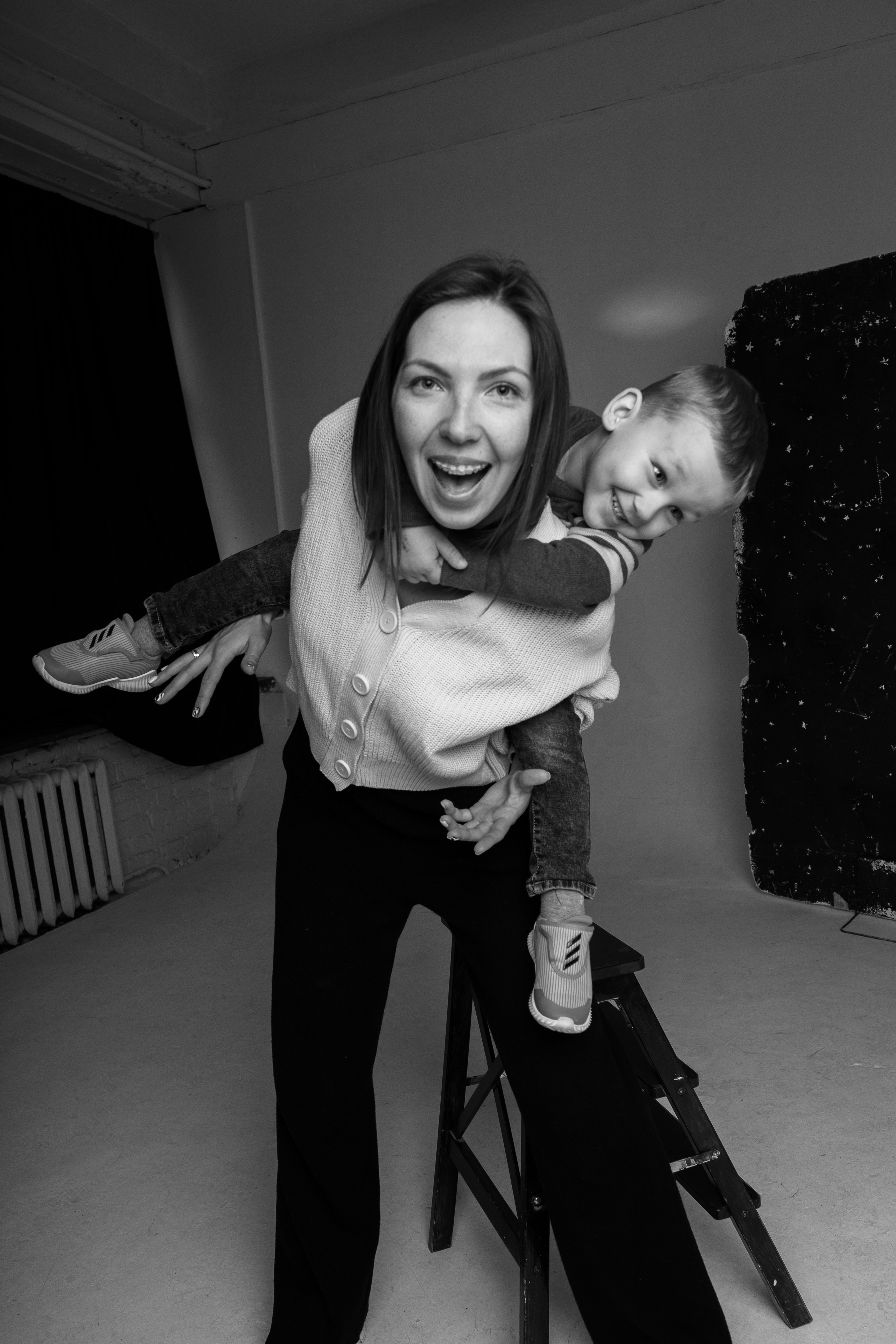 Bio and contacts. Sia Levine Design