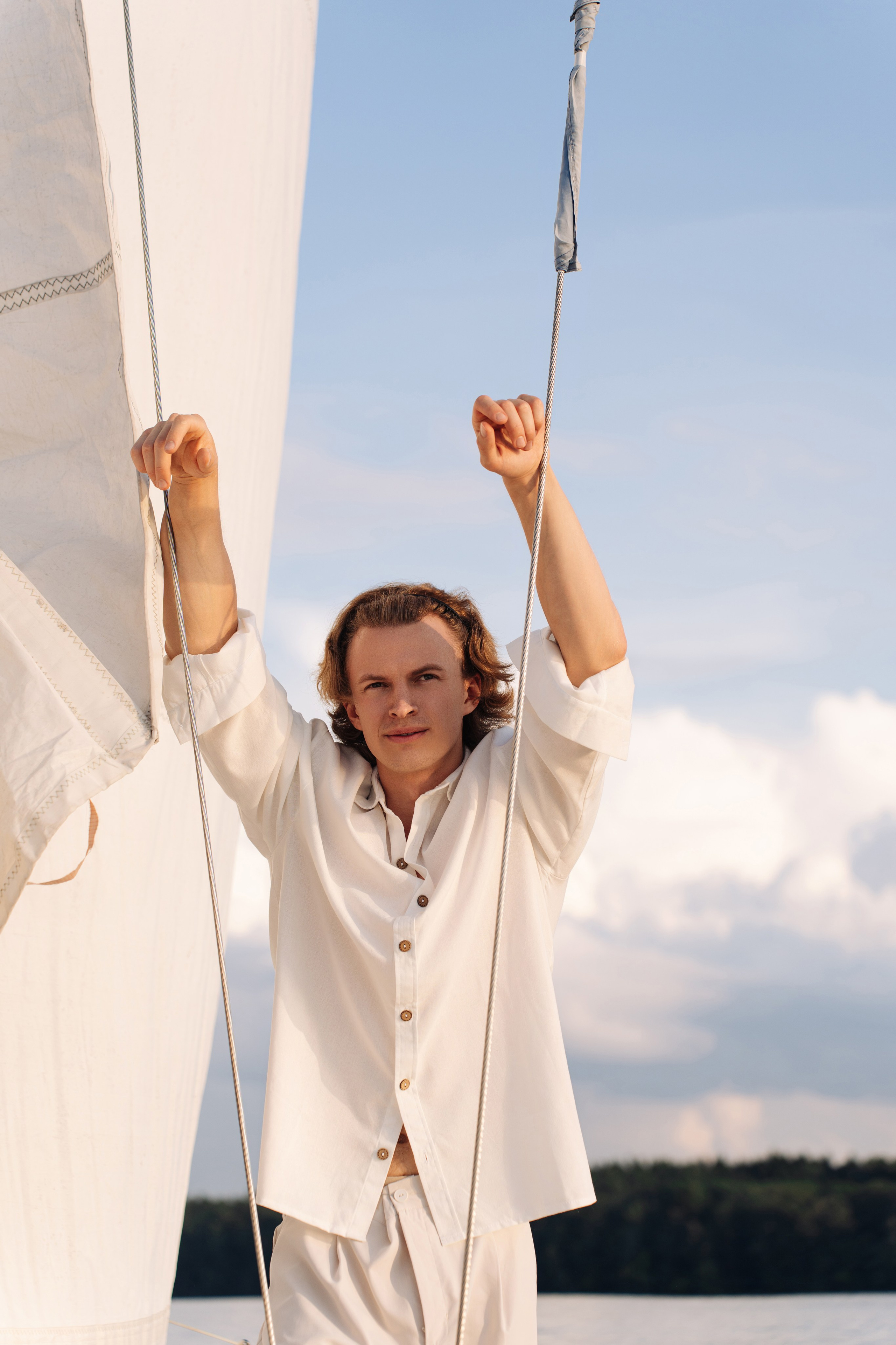 Свадебная фотосессия на яхте на закате (Пироговское водохранилище)