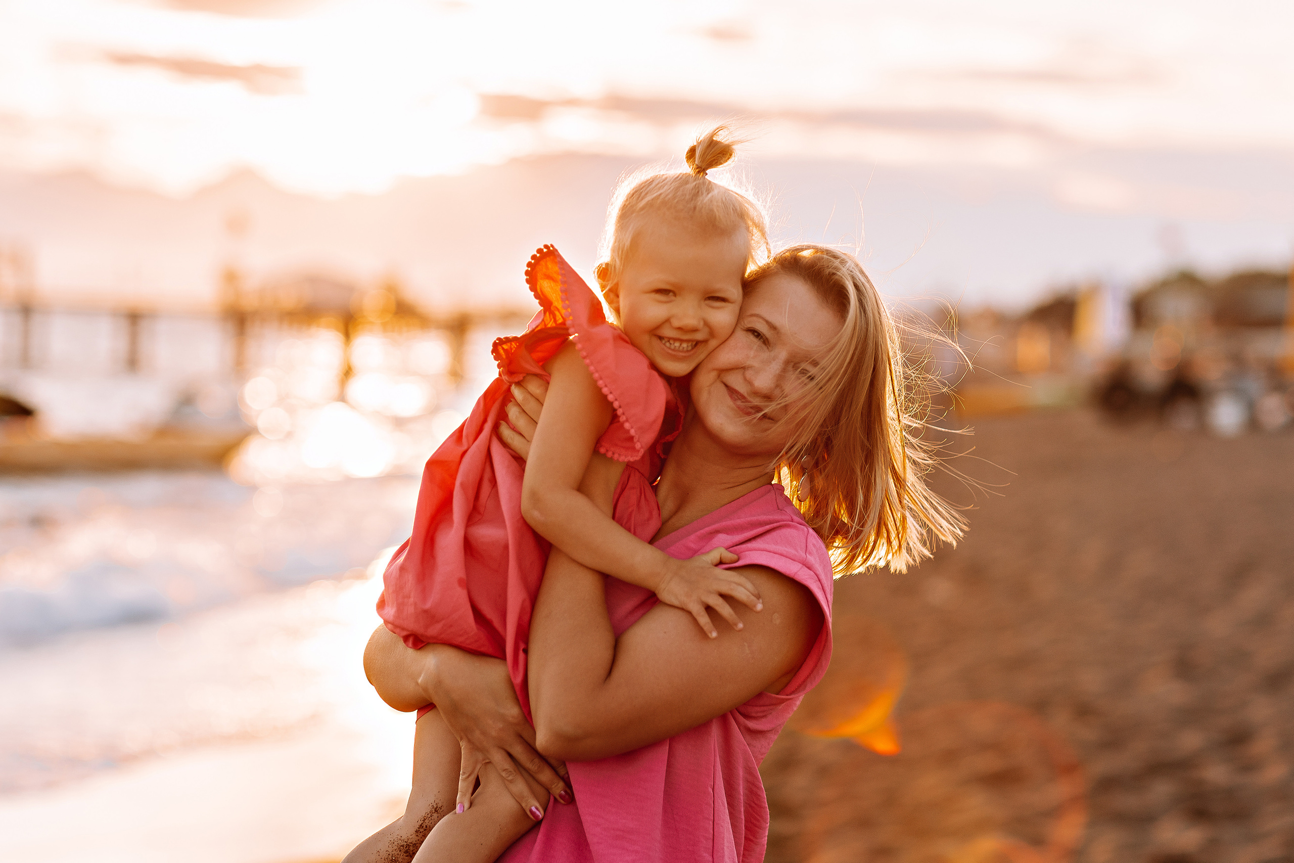 Семейная на берегу. Семейный фотограф Тюмень, фотограф на роды Салмина Мария