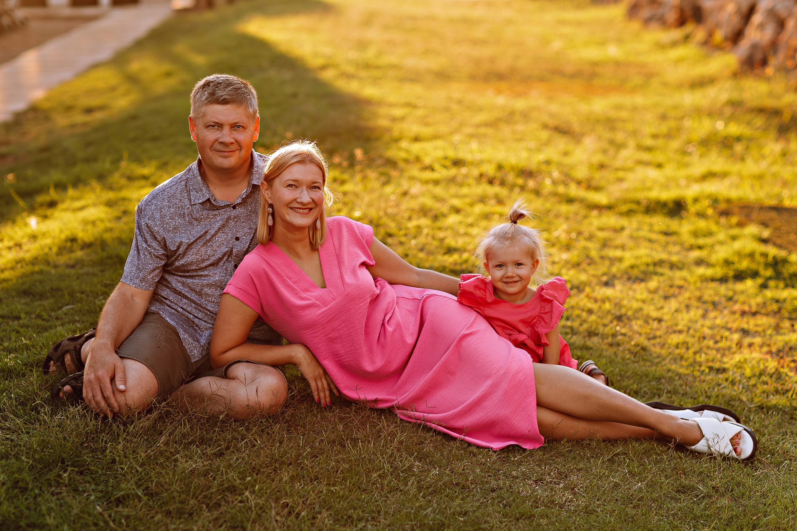 Семейная на берегу. Семейный фотограф Тюмень, фотограф на роды Салмина Мария