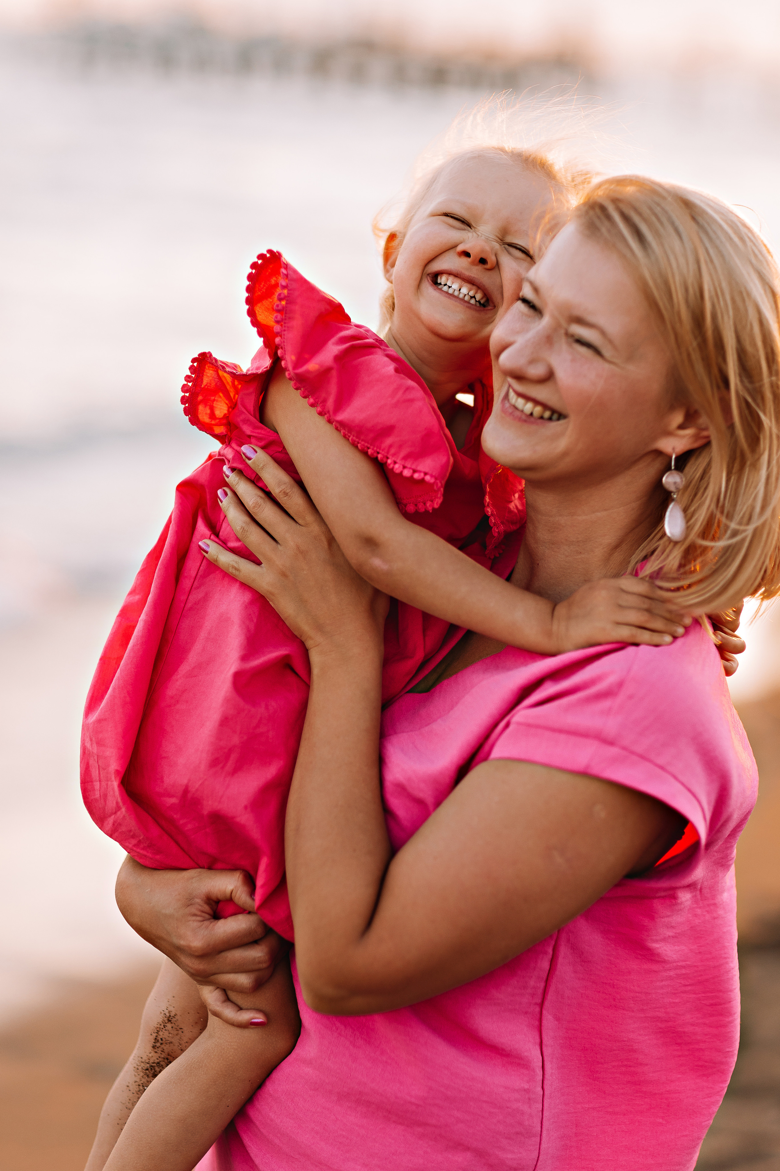 Семейная на берегу. Семейный фотограф Тюмень, фотограф на роды Салмина Мария