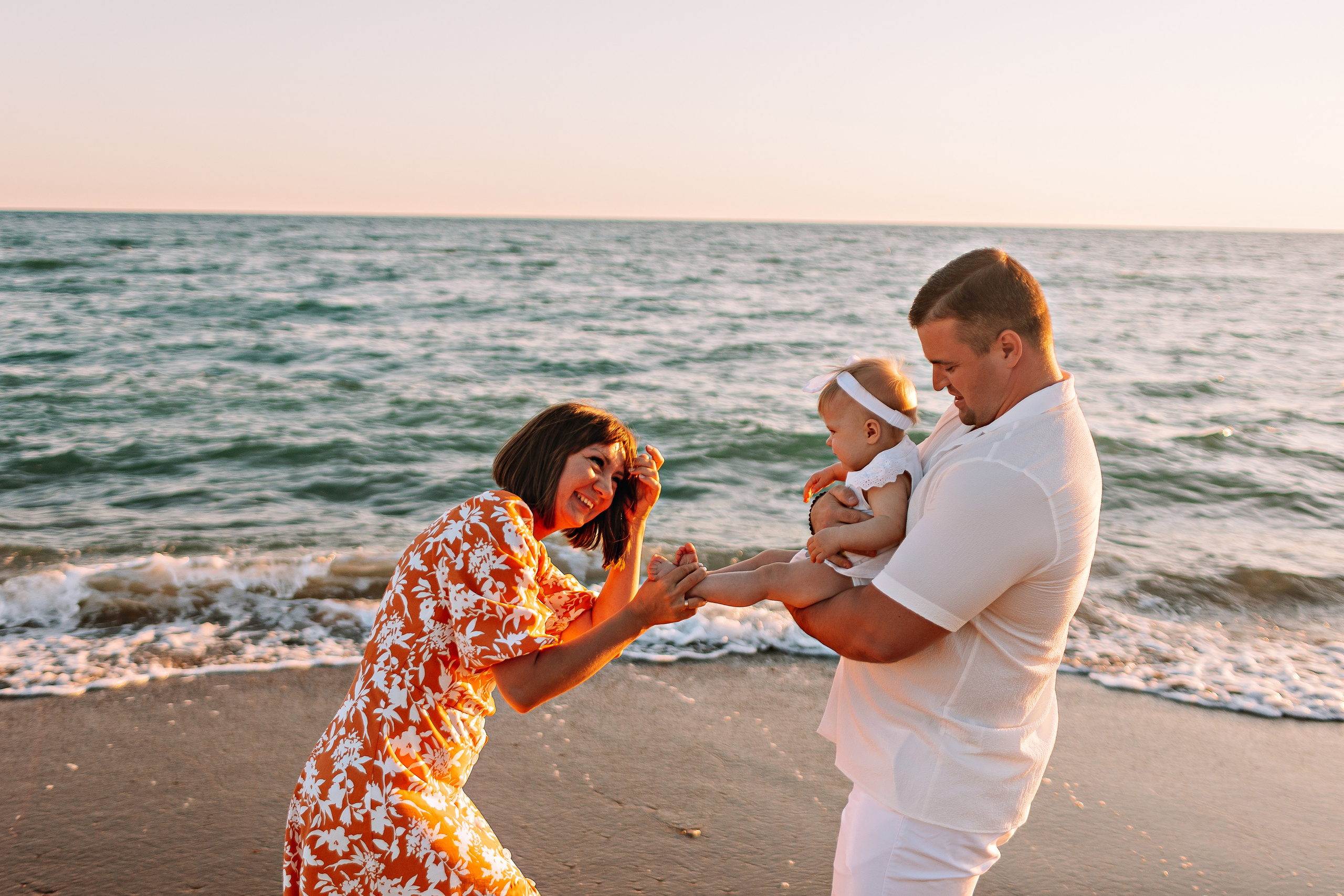 С малышкой на море. Семейный фотограф Тюмень, фотограф на роды Салмина Мария