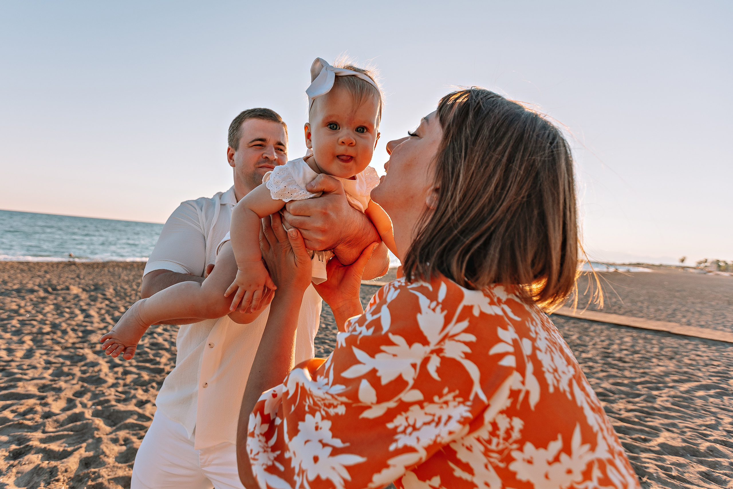 С малышкой на море. Семейный фотограф Тюмень, фотограф на роды Салмина Мария