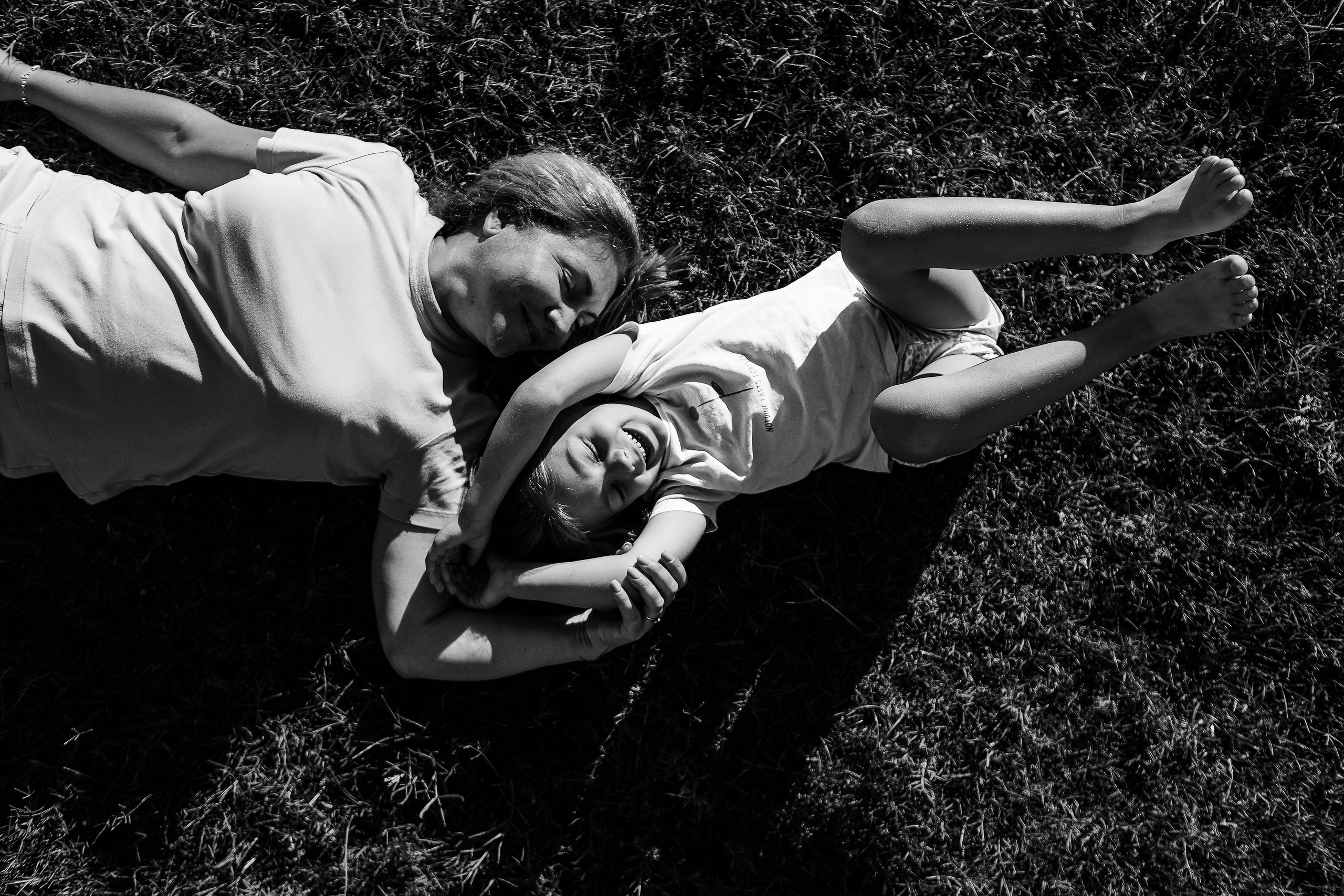 Пляж Сиде (бабушка и внучка). Семейный фотограф Тюмень, фотограф на роды Салмина Мария