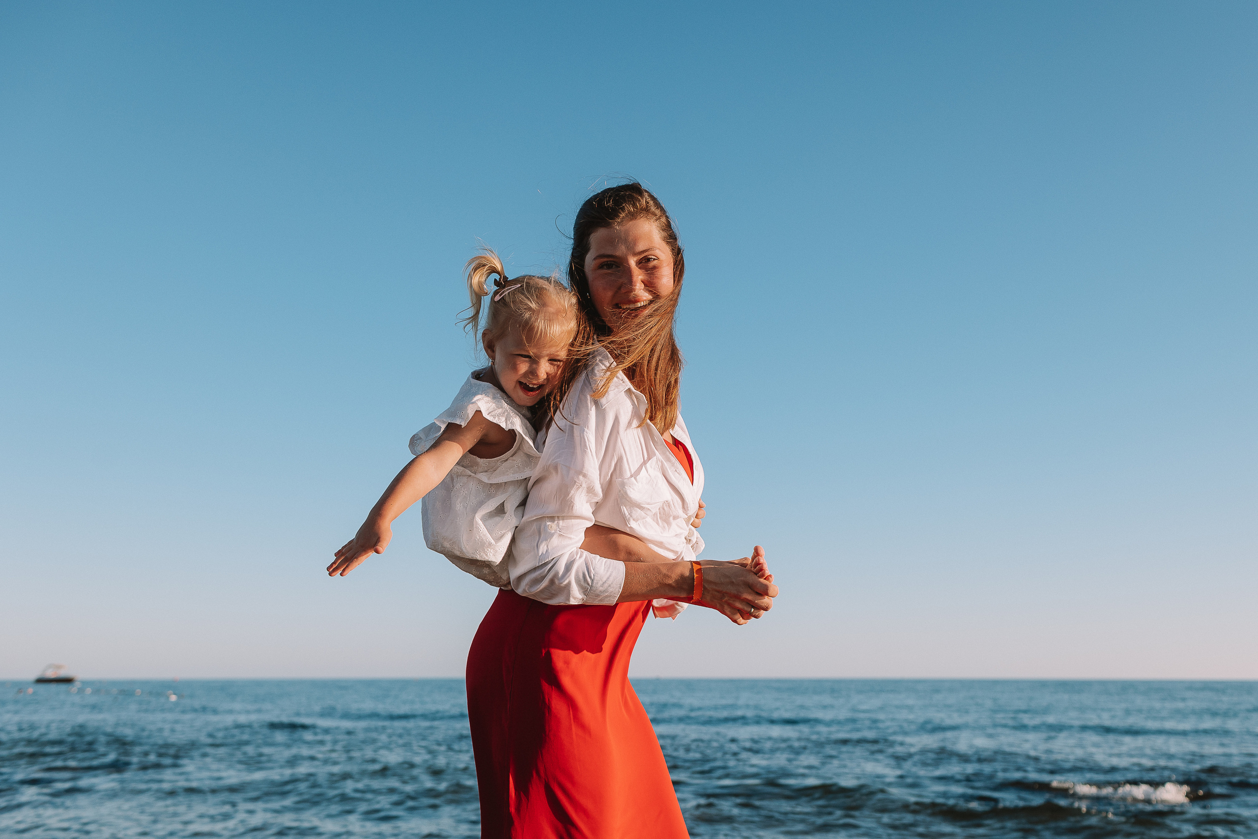 Семейная у моря. Семейный фотограф Тюмень, фотограф на роды Салмина Мария