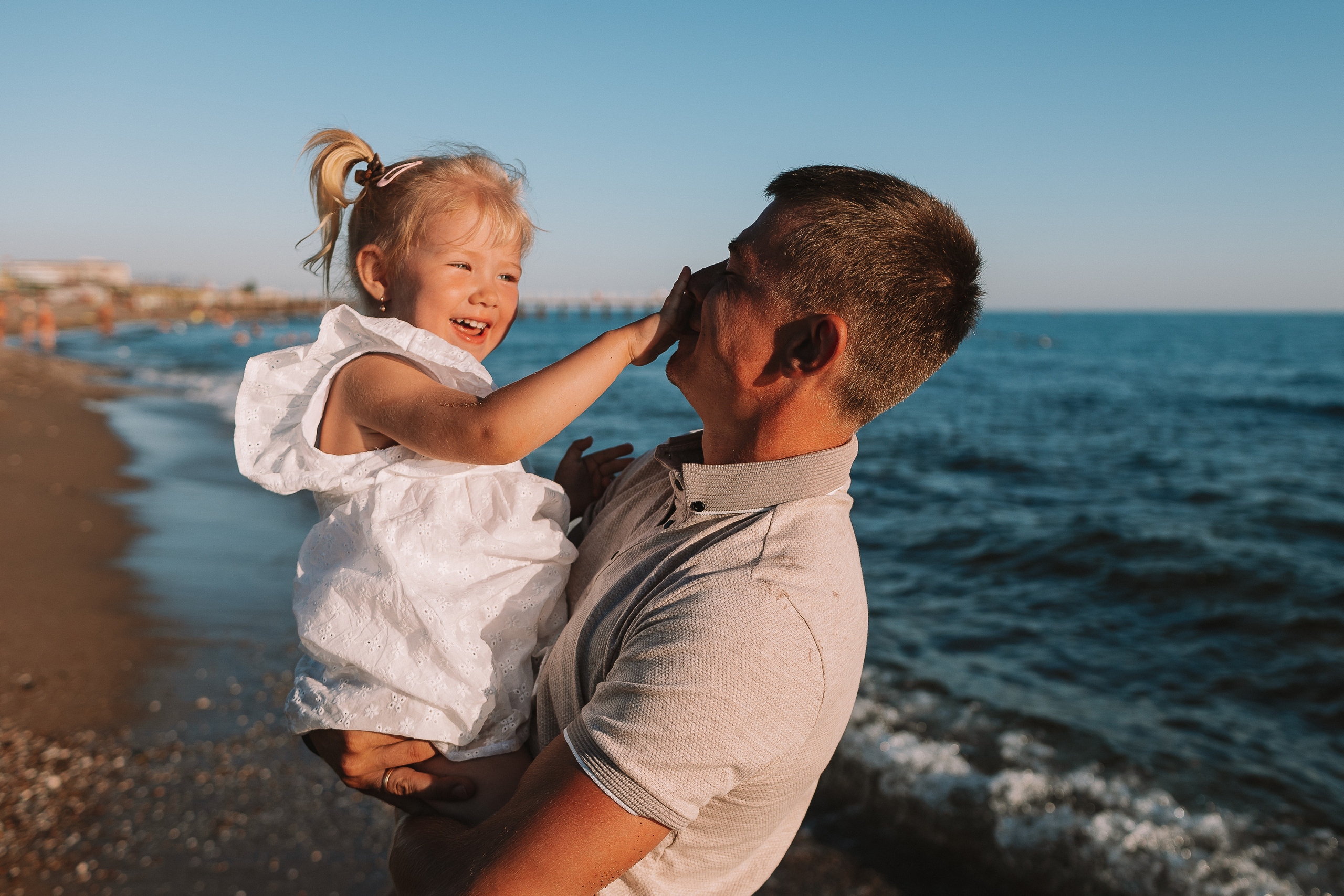 Семейная у моря. Семейный фотограф Тюмень, фотограф на роды Салмина Мария