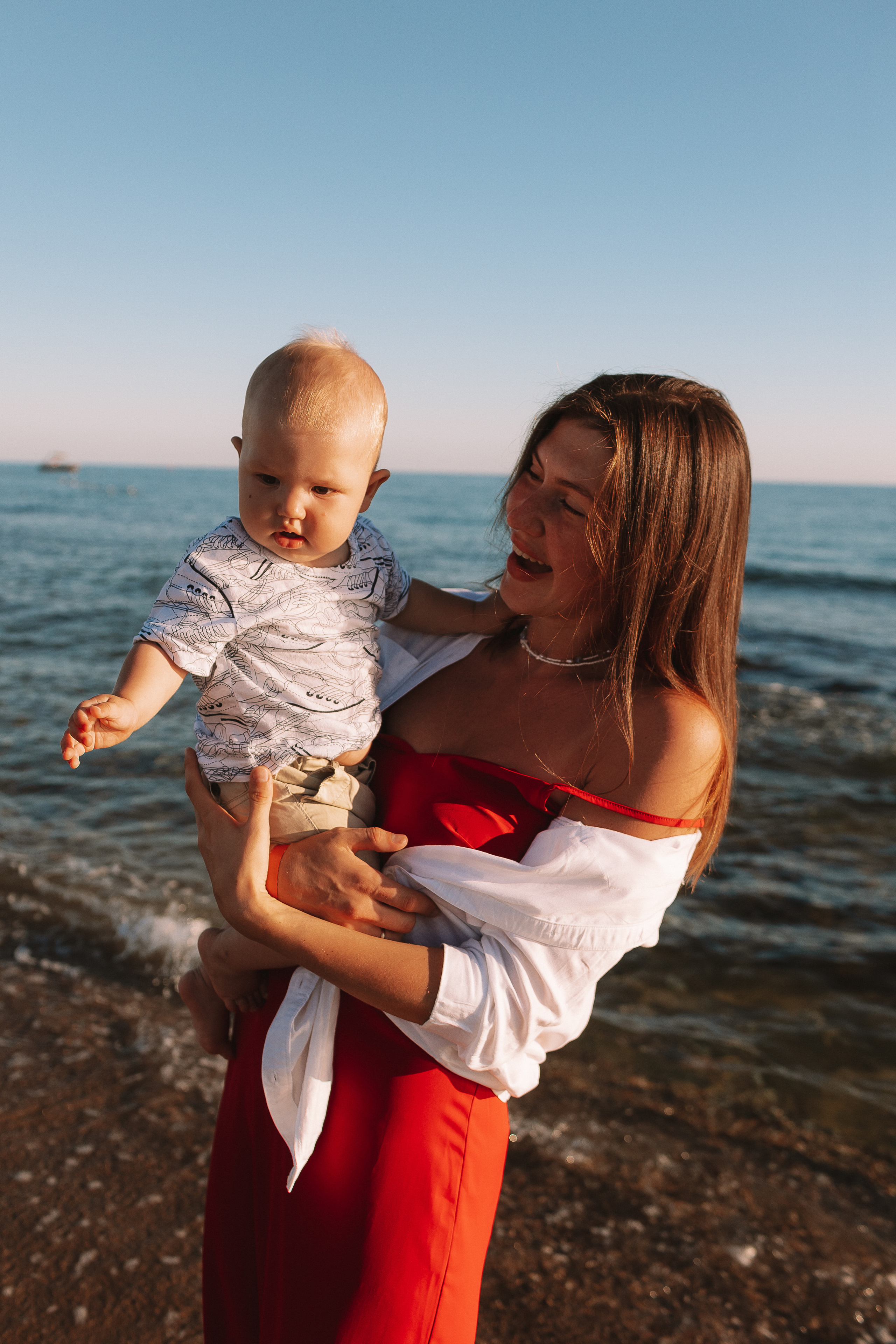 Семейная у моря. Семейный фотограф Тюмень, фотограф на роды Салмина Мария