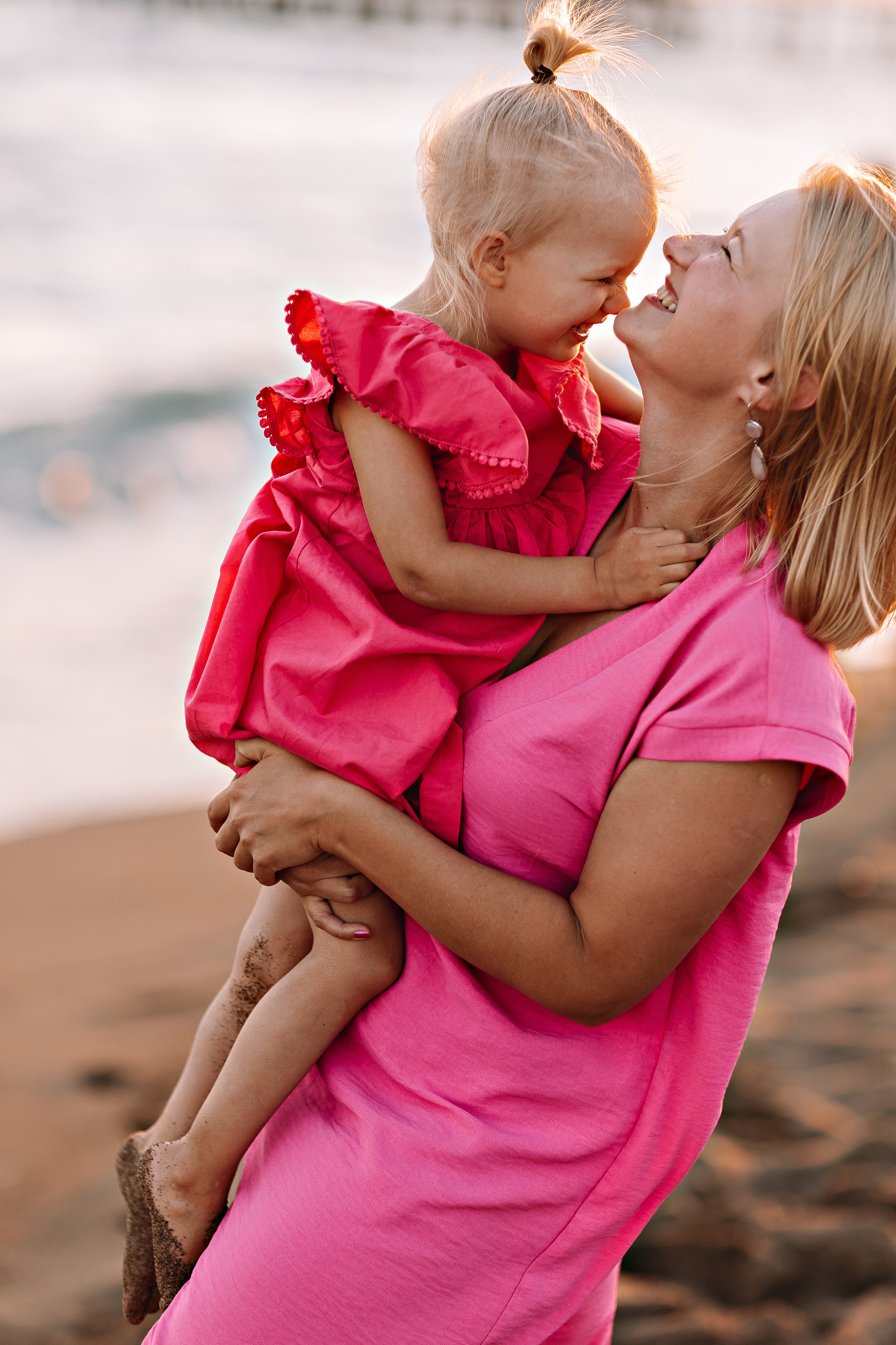 Семейная на берегу. Семейный фотограф Тюмень, фотограф на роды Салмина Мария