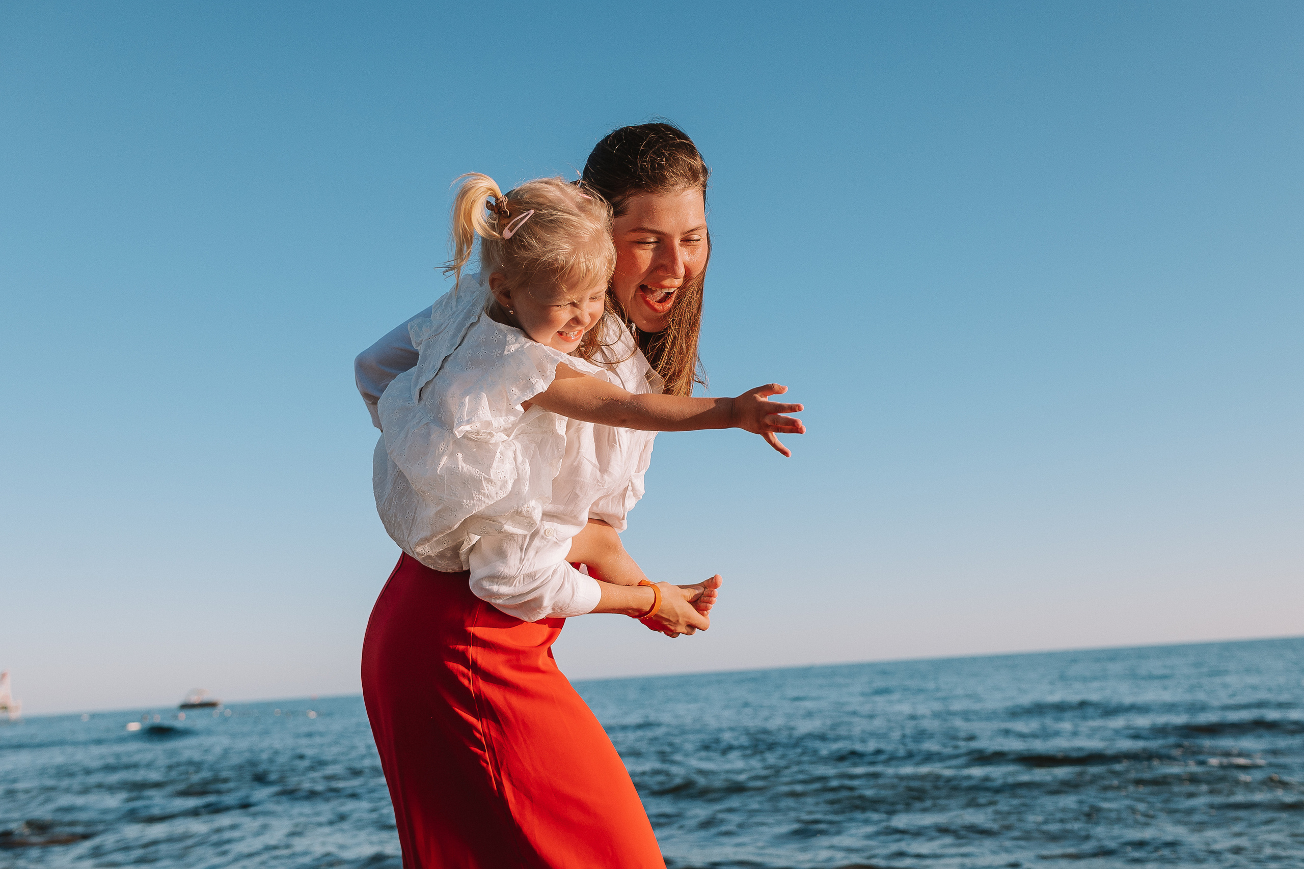 Семейная у моря. Семейный фотограф Тюмень, фотограф на роды Салмина Мария