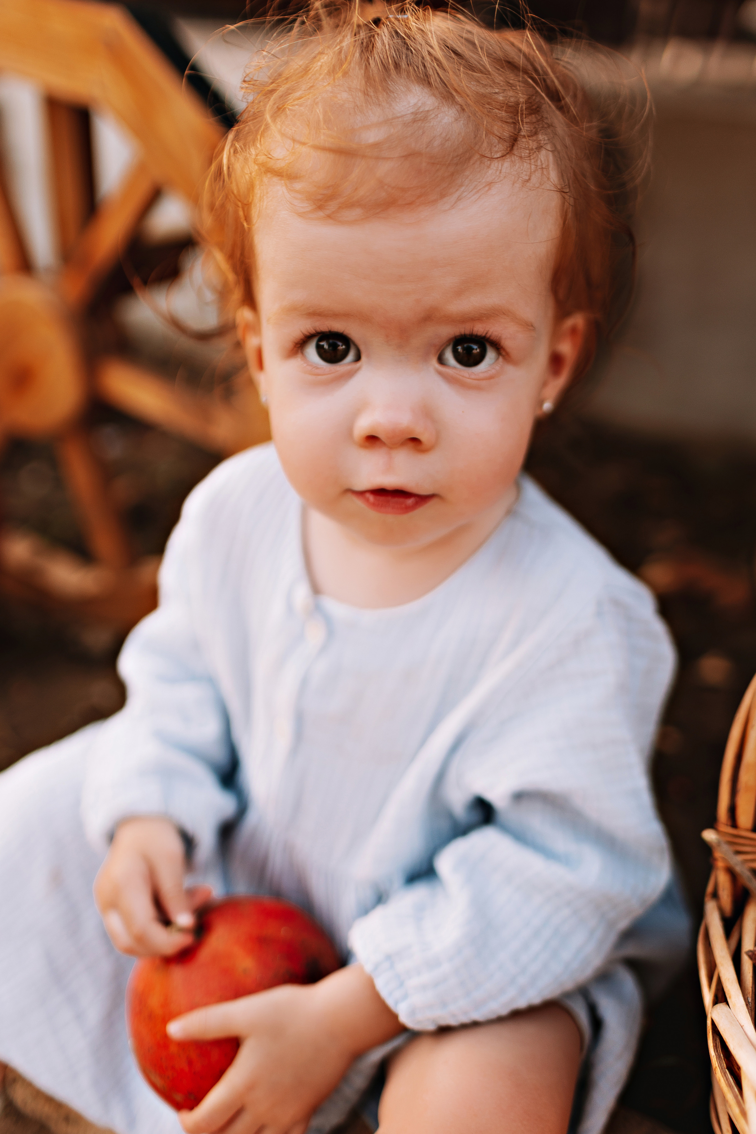 Сиде с малышкой. Семейный фотограф Тюмень, фотограф на роды Салмина Мария