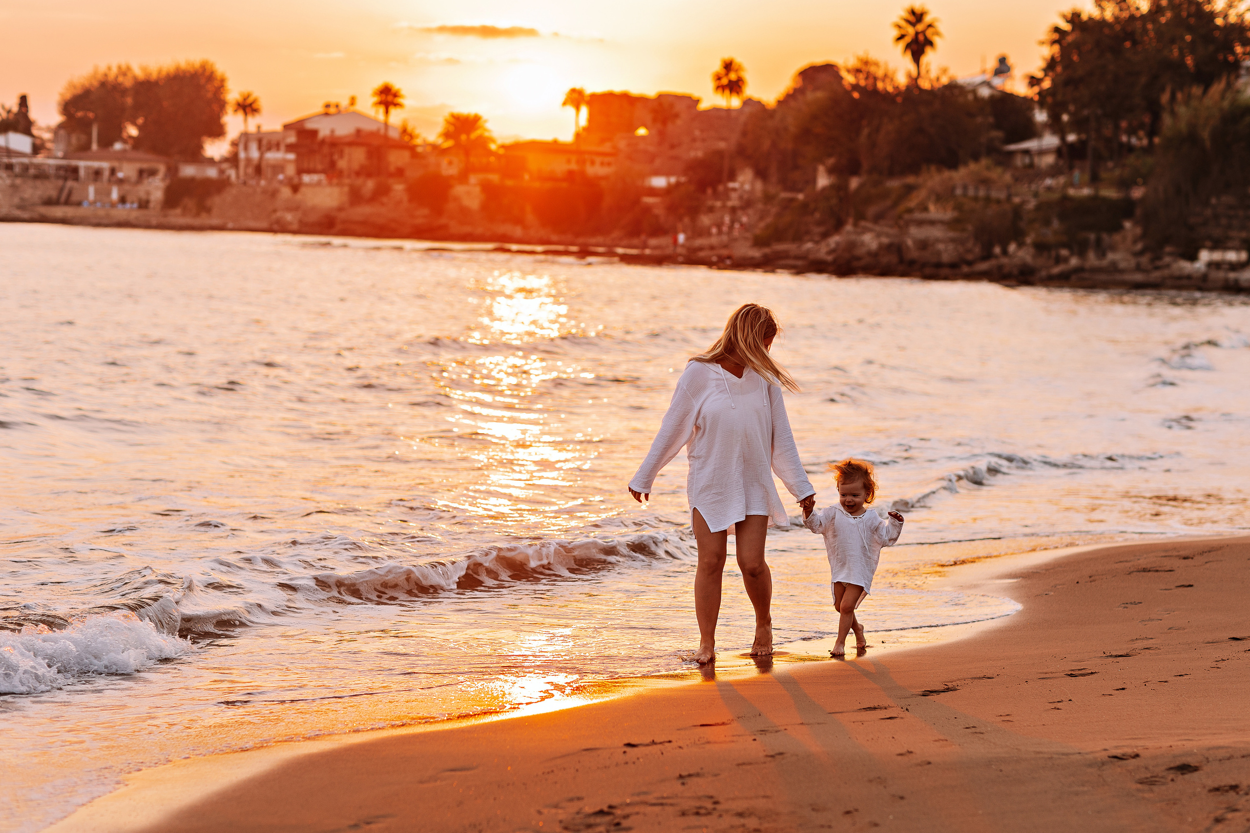 Сиде с малышкой. Семейный фотограф Тюмень, фотограф на роды Салмина Мария
