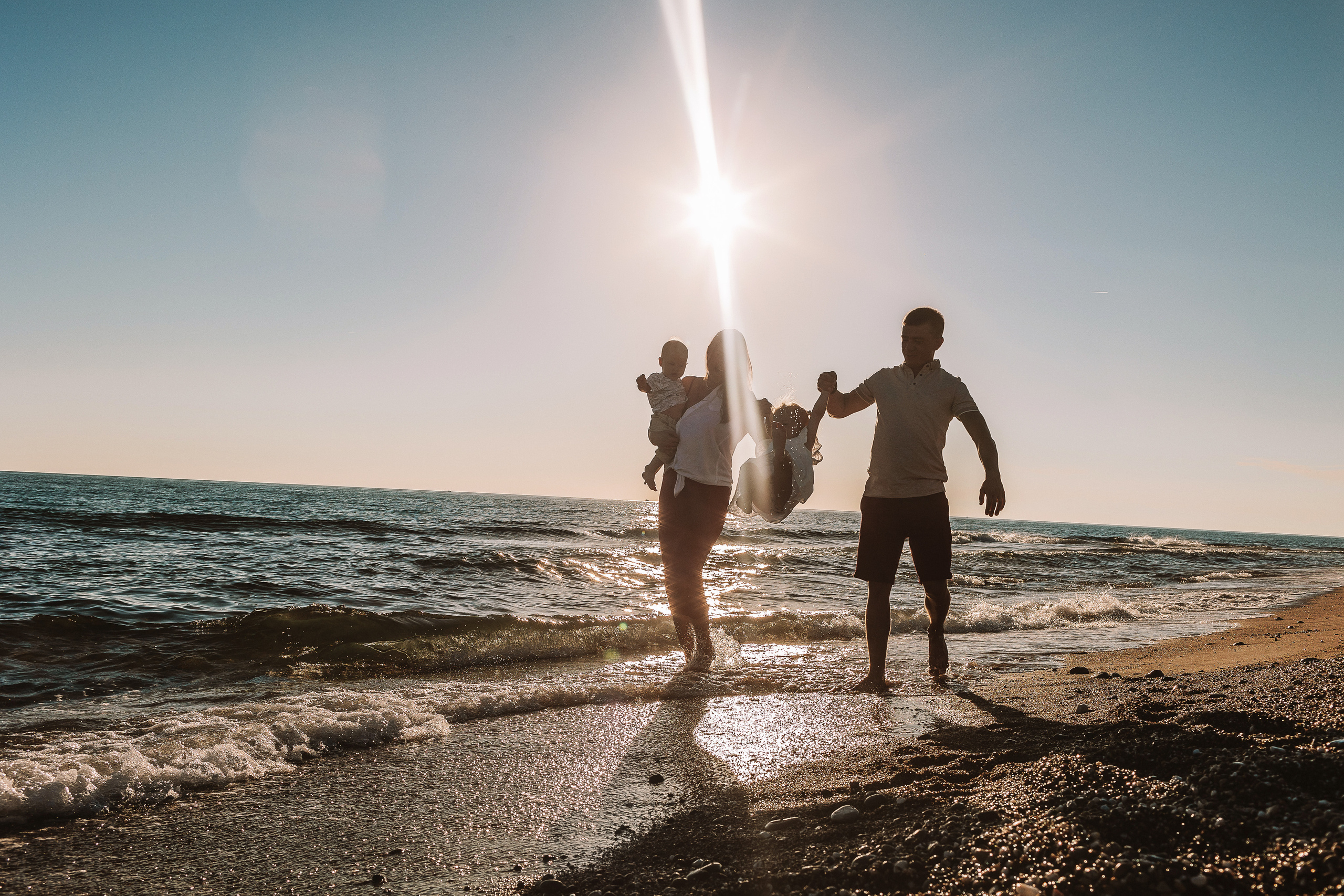 Семейная у моря. Семейный фотограф Тюмень, фотограф на роды Салмина Мария