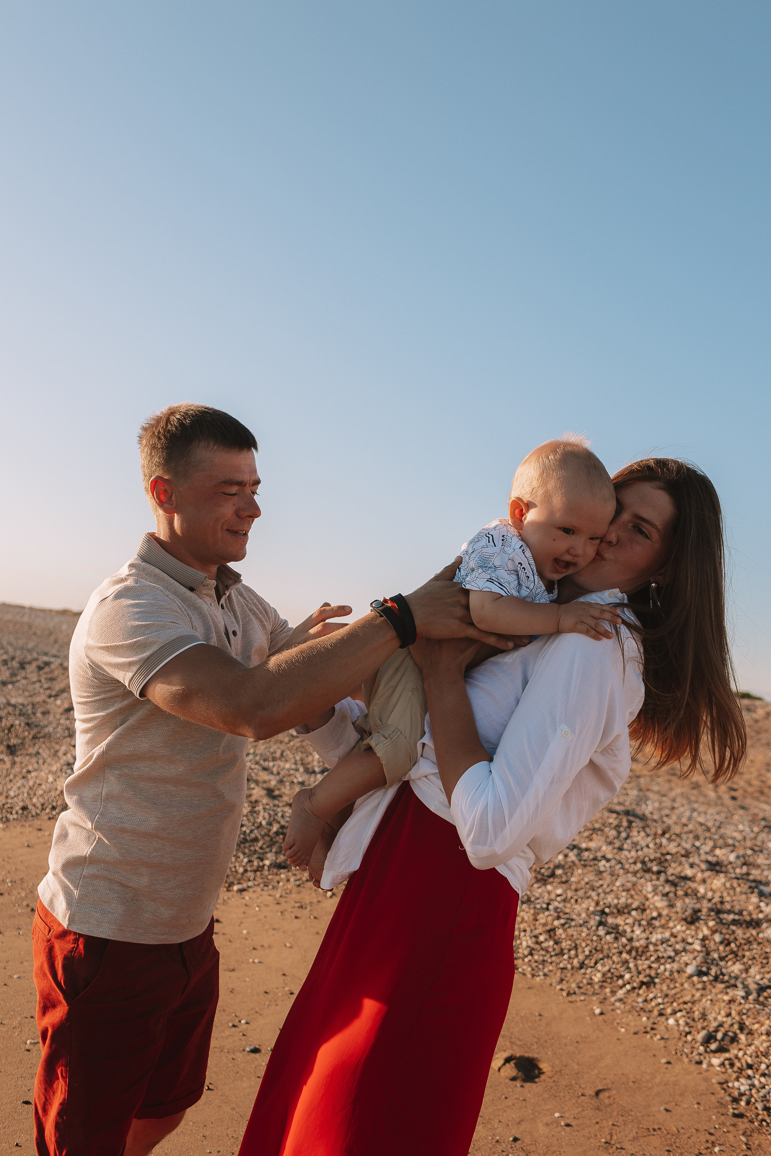 Семейная у моря. Семейный фотограф Тюмень, фотограф на роды Салмина Мария