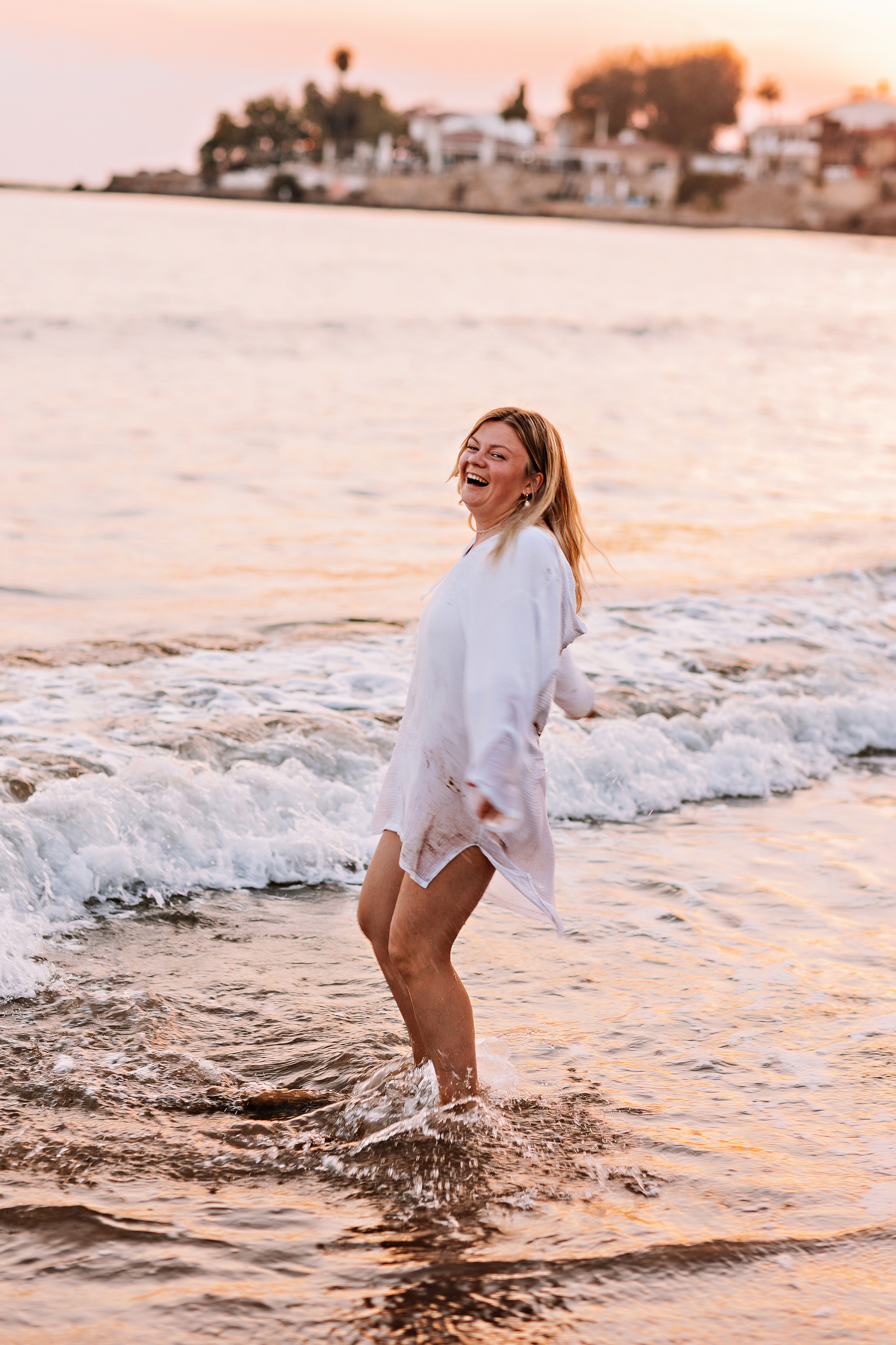 Сиде с малышкой. Семейный фотограф Тюмень, фотограф на роды Салмина Мария