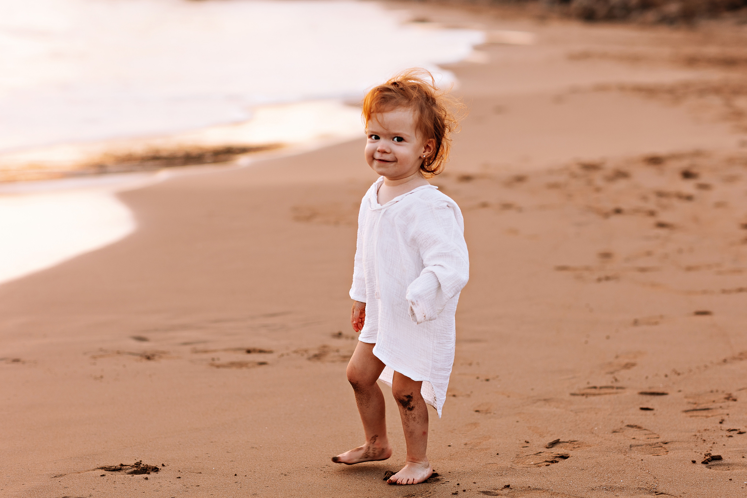 Сиде с малышкой. Семейный фотограф Тюмень, фотограф на роды Салмина Мария