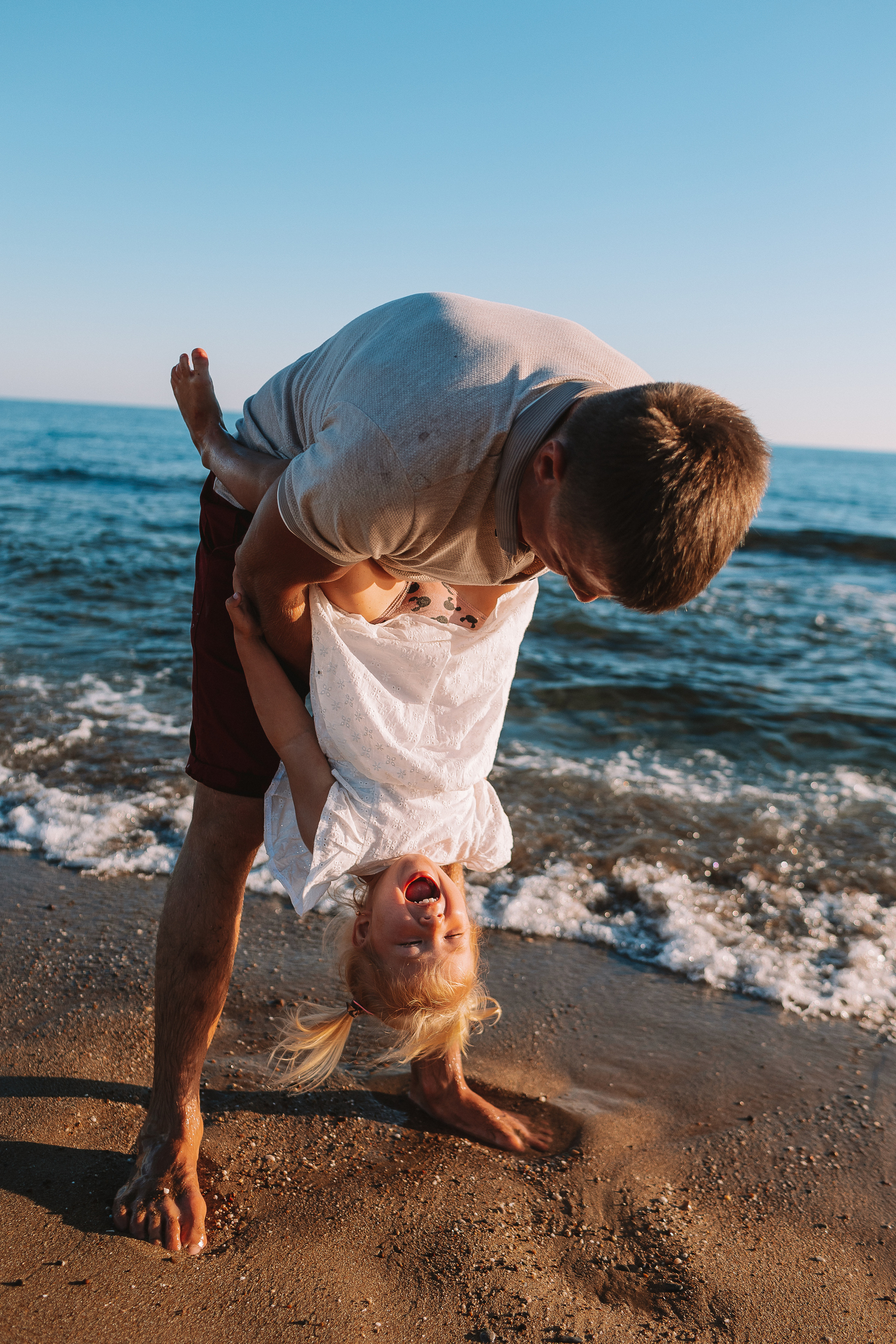 Семейная у моря. Семейный фотограф Тюмень, фотограф на роды Салмина Мария