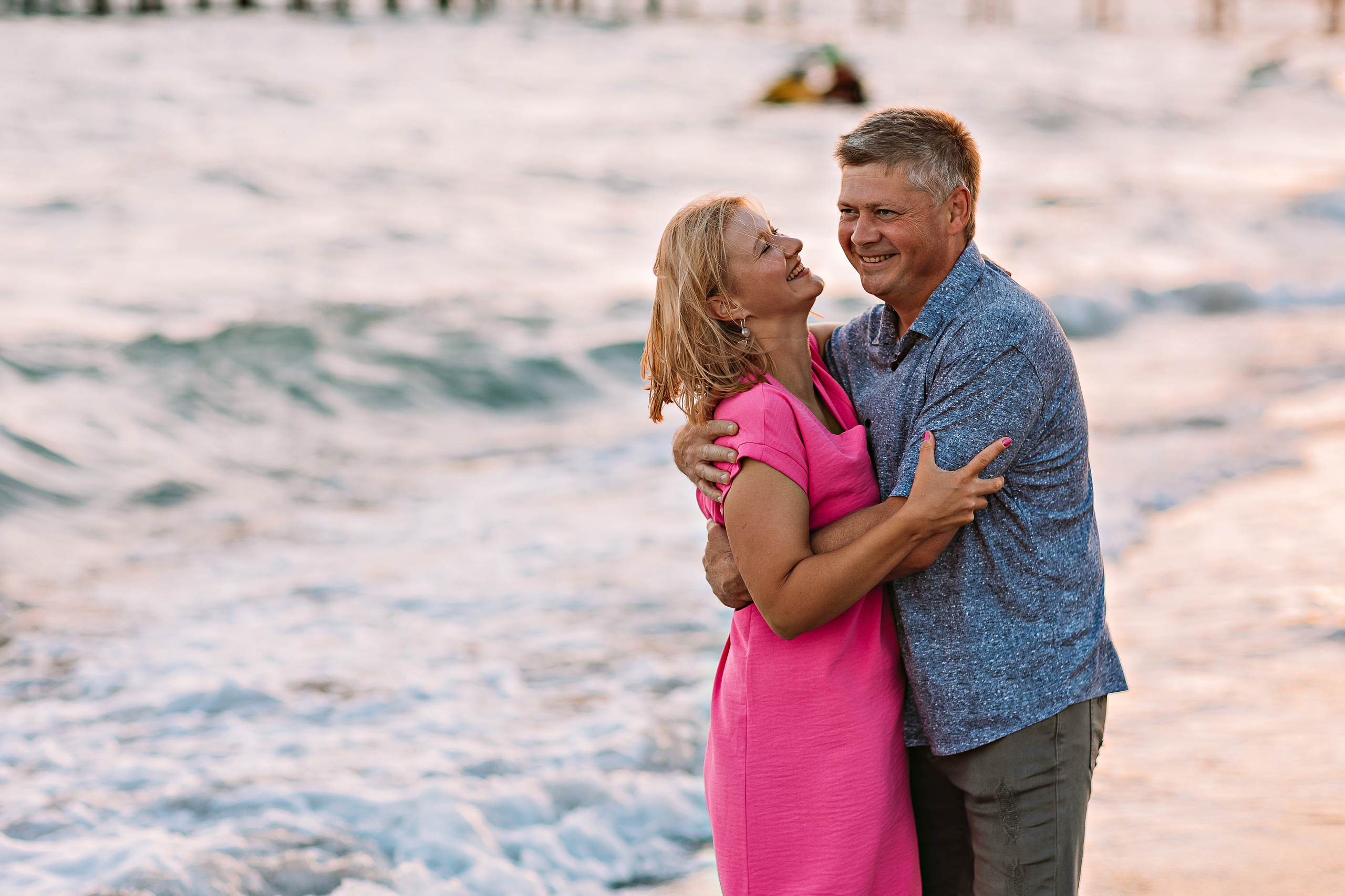 Семейная на берегу. Семейный фотограф Тюмень, фотограф на роды Салмина Мария