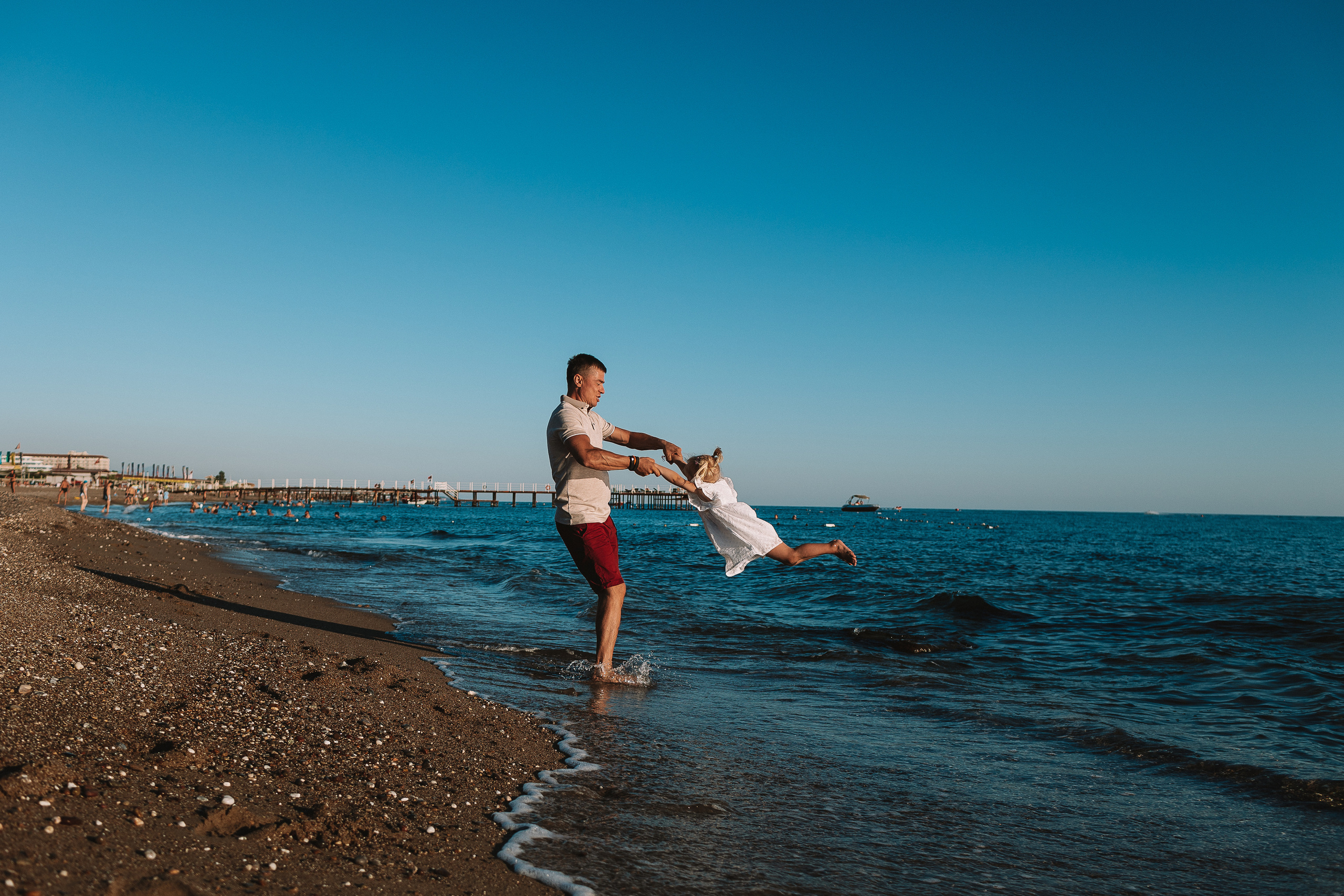 Семейная у моря. Семейный фотограф Тюмень, фотограф на роды Салмина Мария