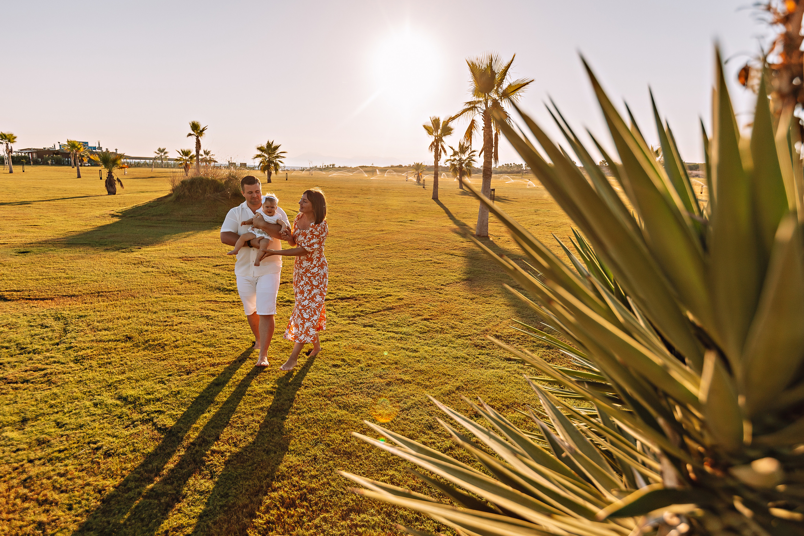 С малышкой на море. Семейный фотограф Тюмень, фотограф на роды Салмина Мария